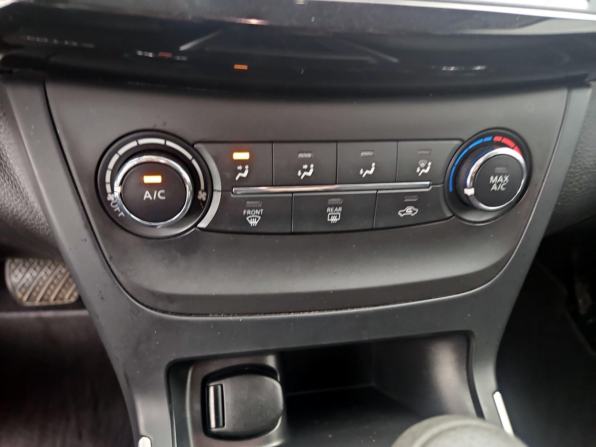 Thumbnail: 2019 Nissan Sentra - 16