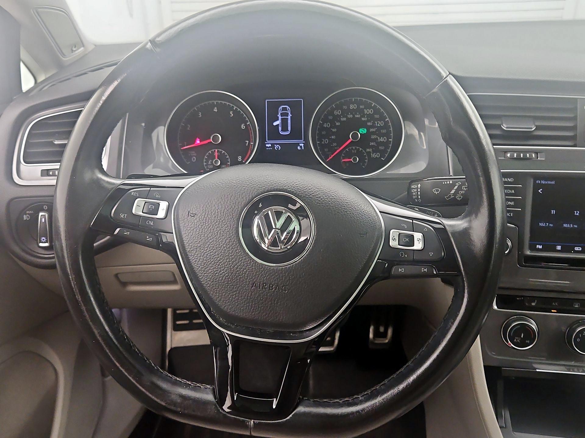 Thumbnail: 2017 Volkswagen Golf - 10