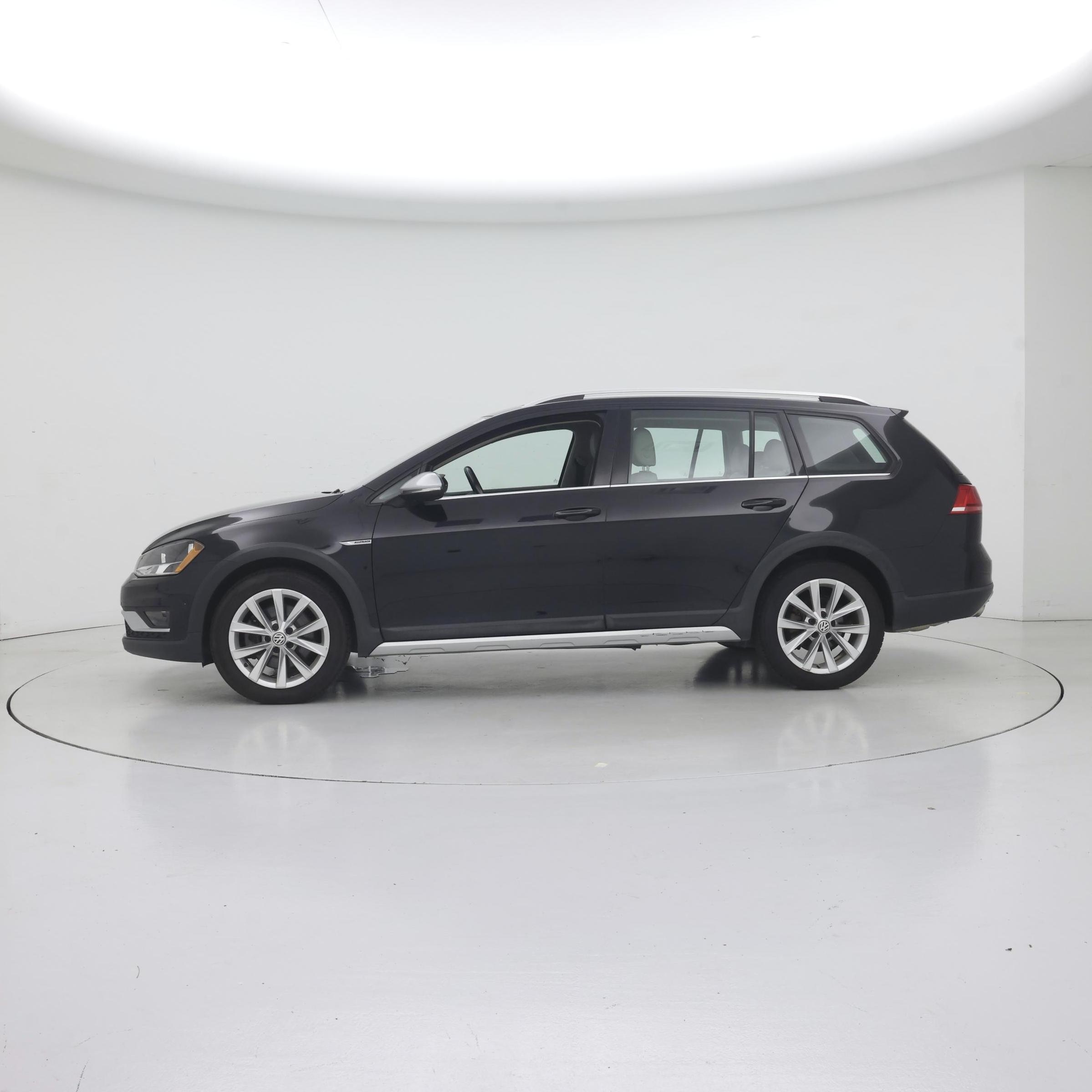 Thumbnail: 2017 Volkswagen Golf - 3