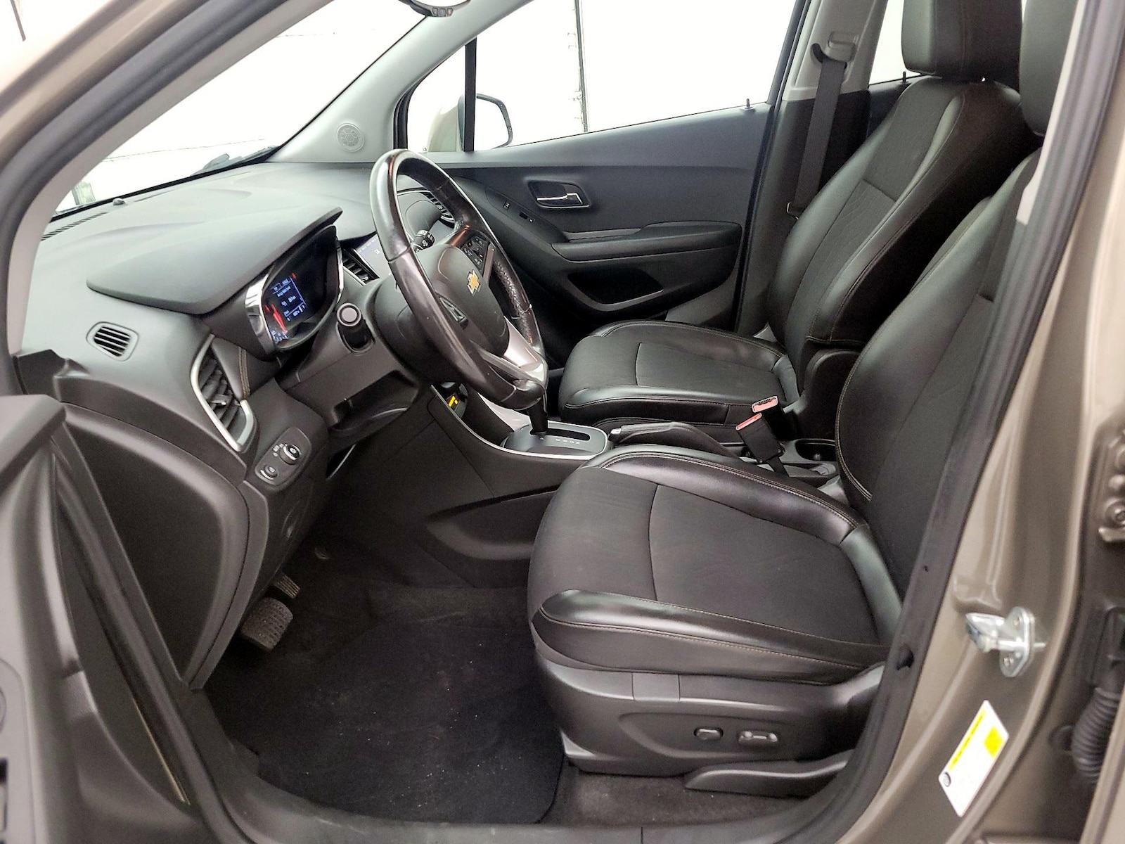 2022 Chevrolet Trax LT - Photo 12
