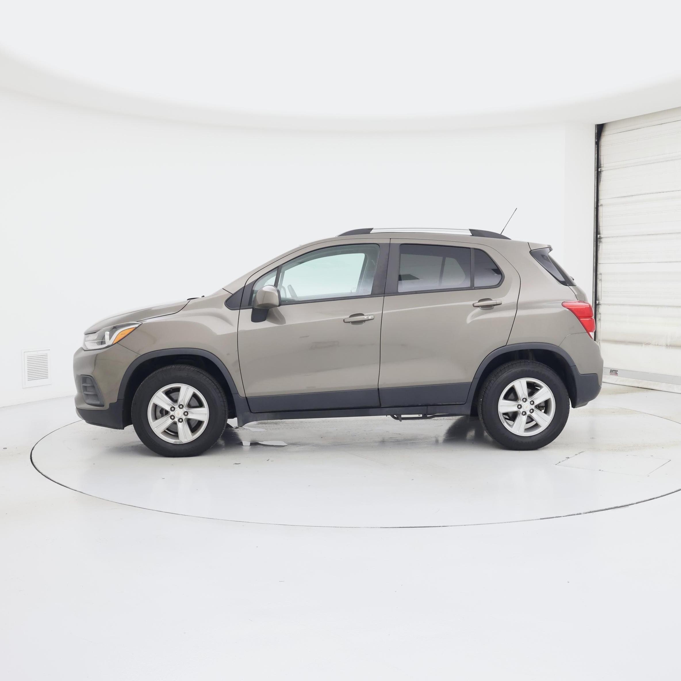 Thumbnail: 2022 Chevrolet Trax - 3