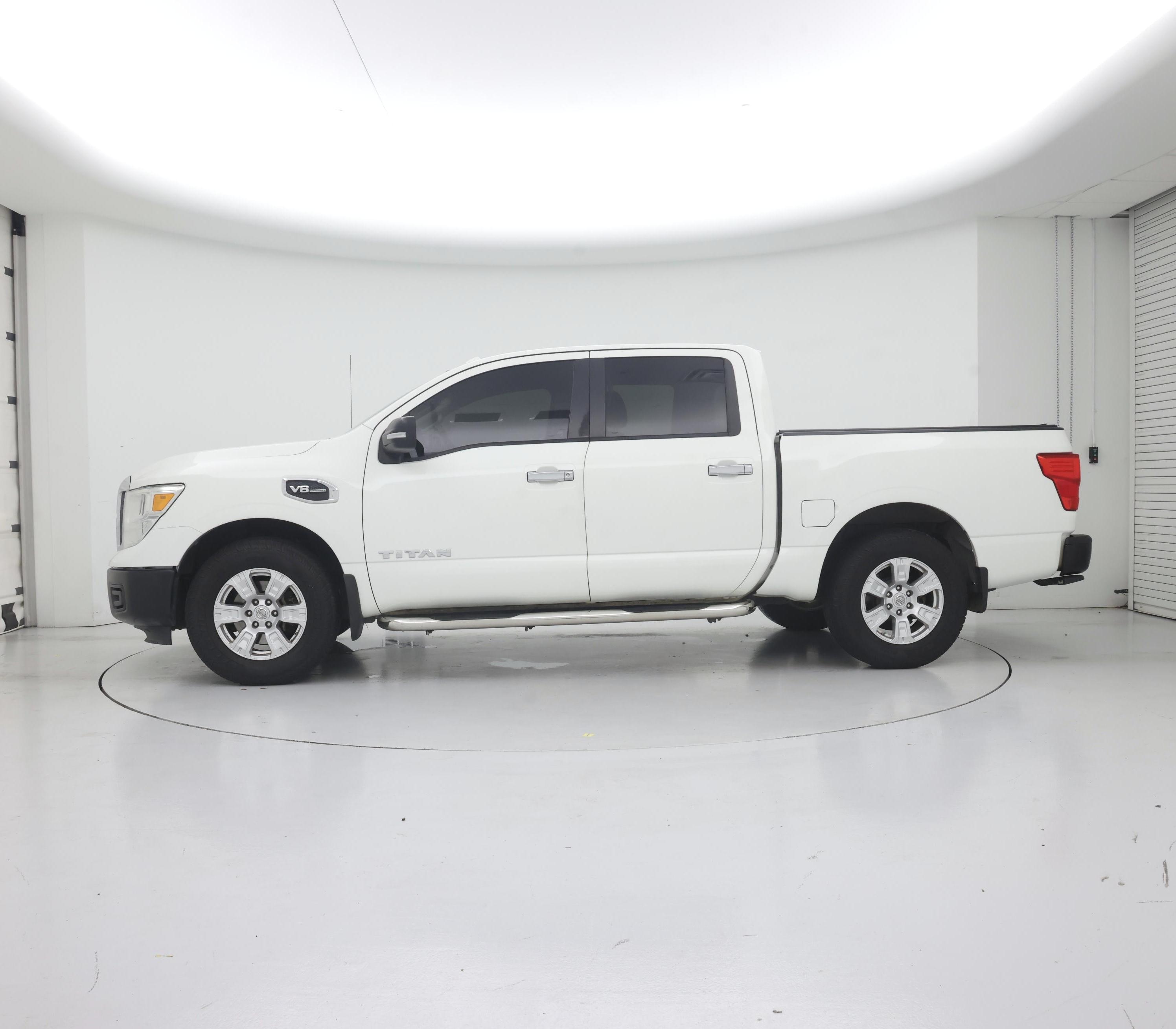 Thumbnail: 2017 Nissan Titan - 3