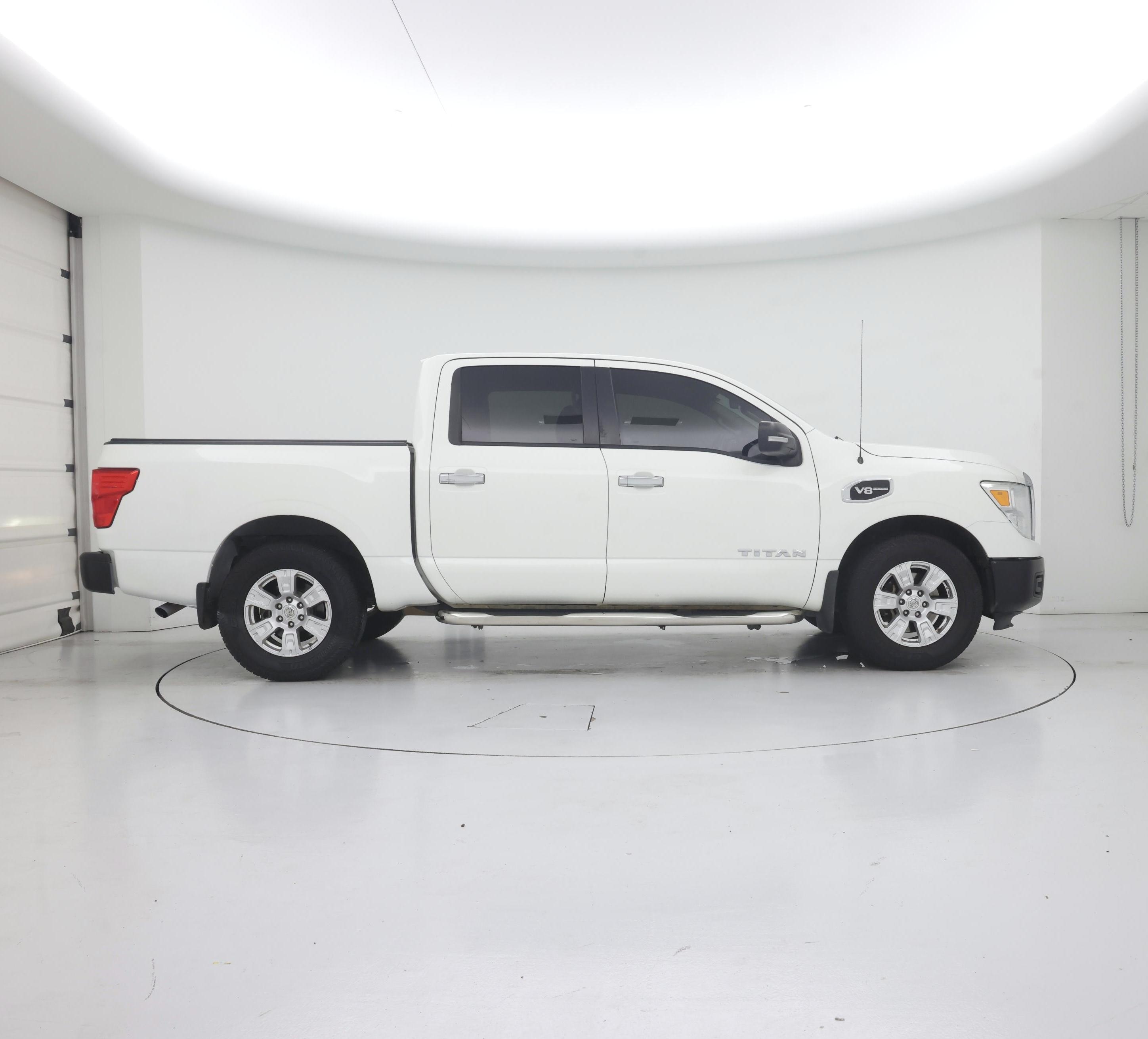 Thumbnail: 2017 Nissan Titan - 7
