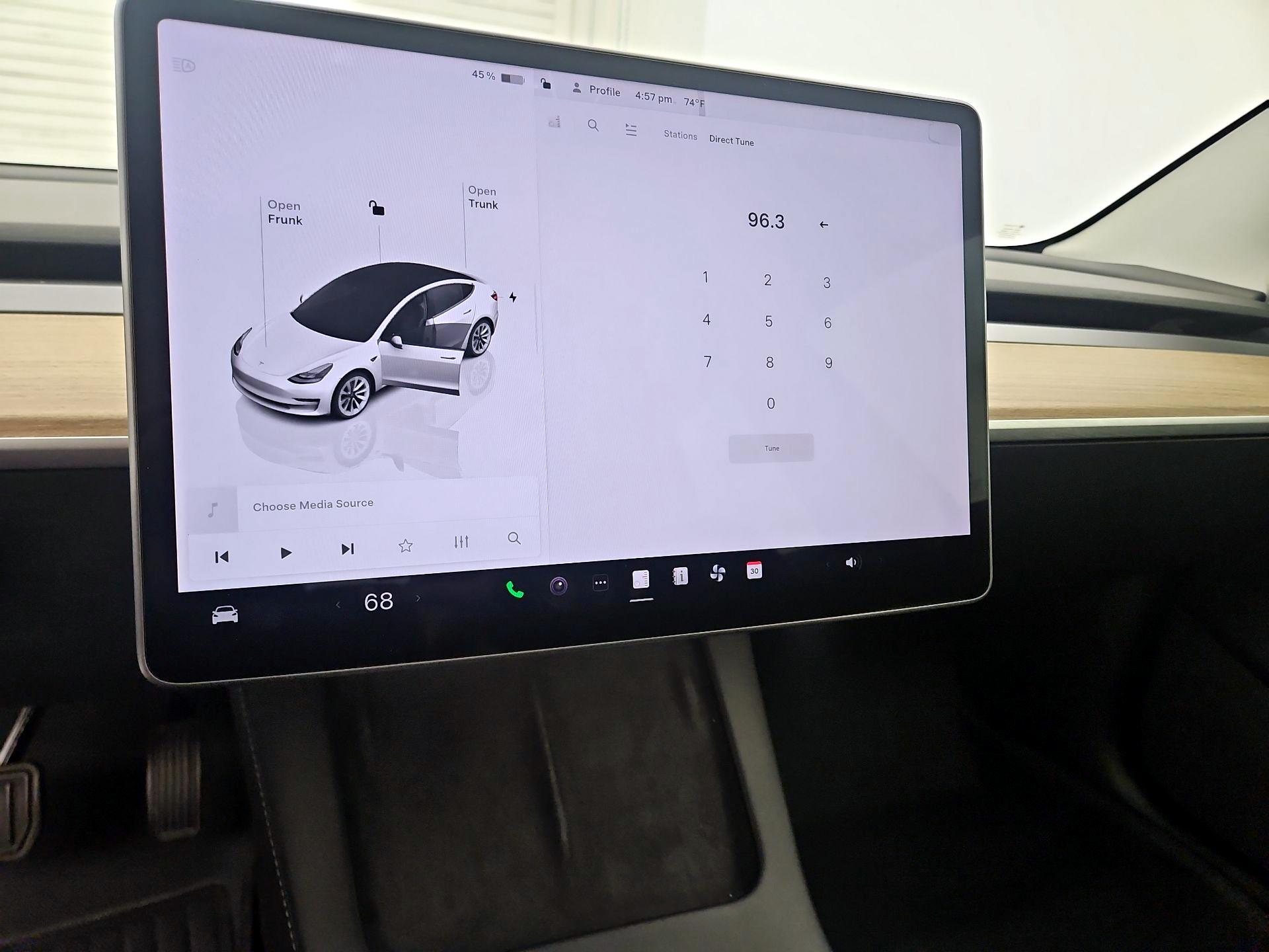 Thumbnail: 2022 Tesla Model 3 - 14