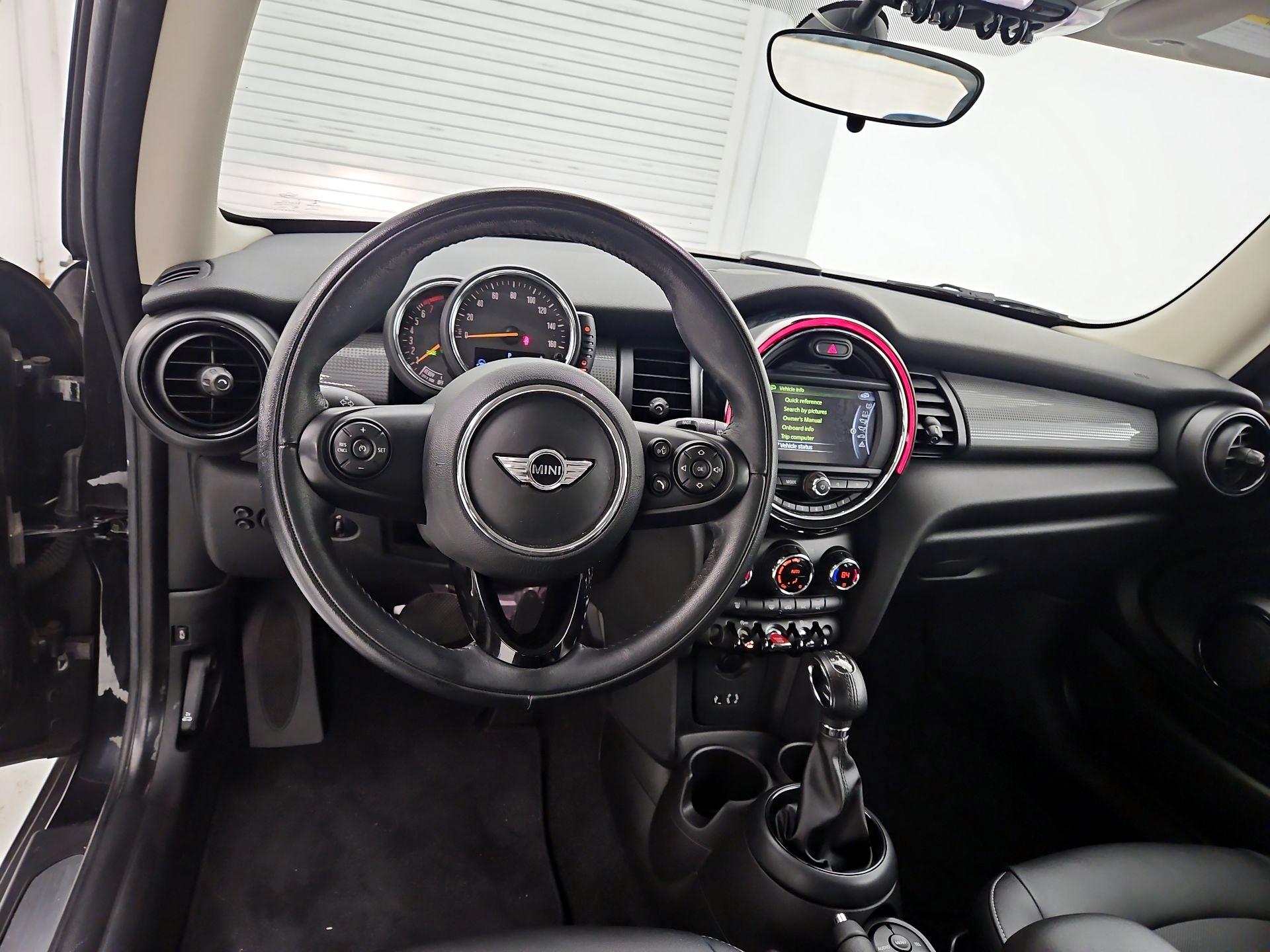 Thumbnail: 2017 MINI Cooper Hardtop - 9