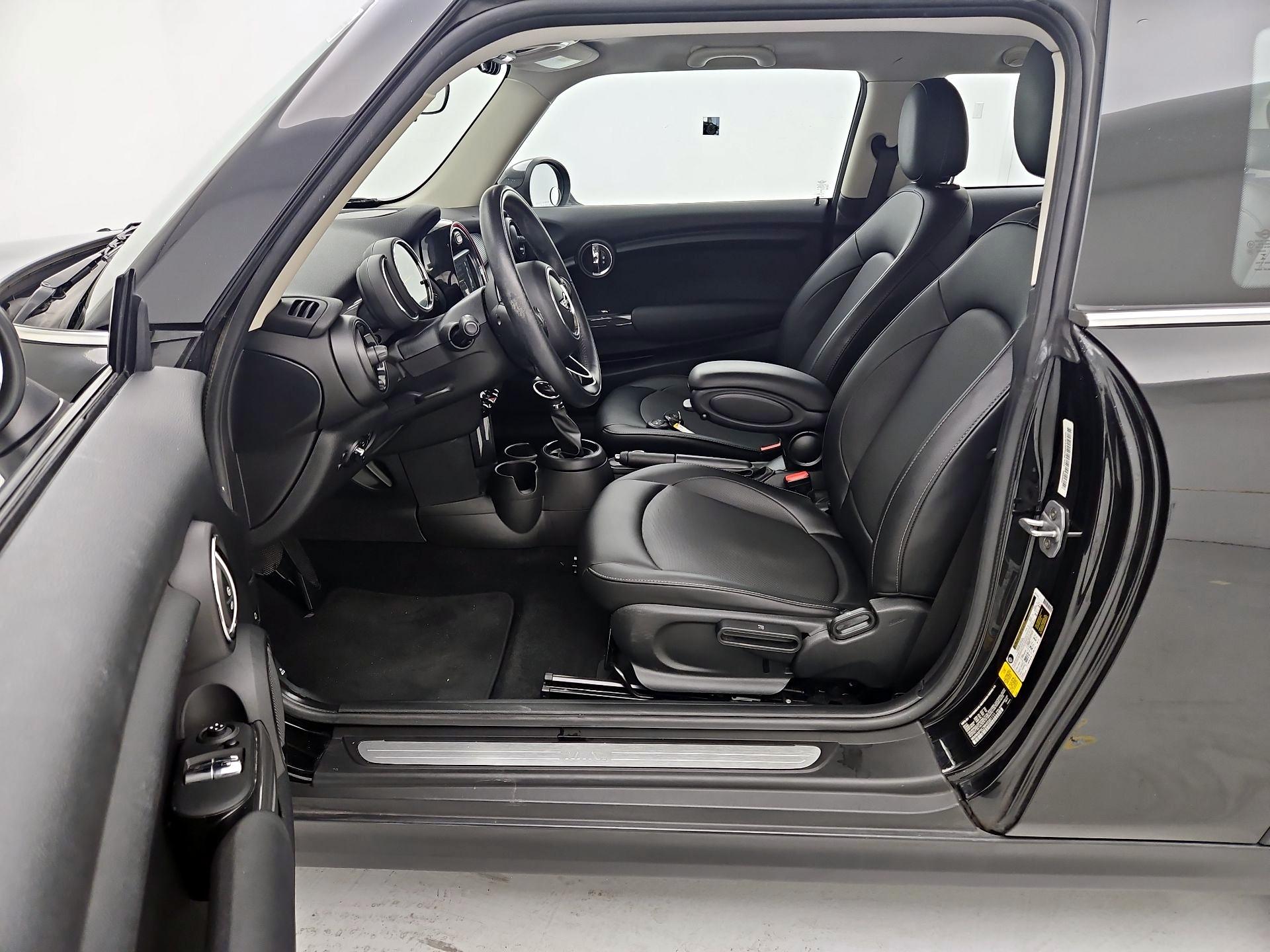 Thumbnail: 2017 MINI Cooper Hardtop - 11
