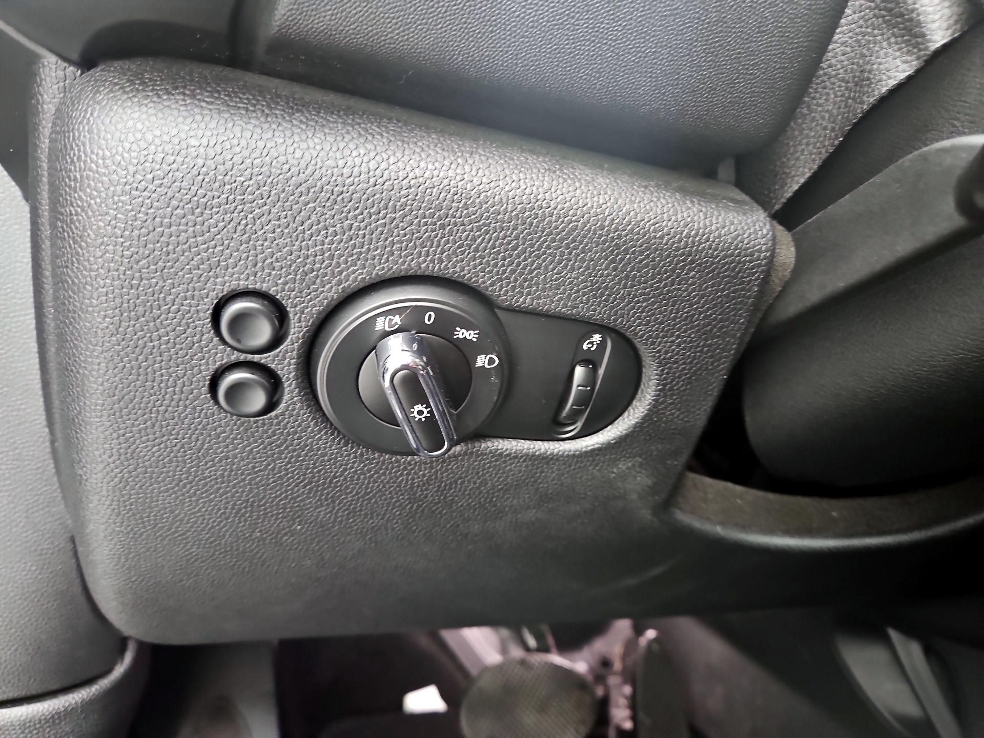 Thumbnail: 2017 MINI Cooper Hardtop - 13