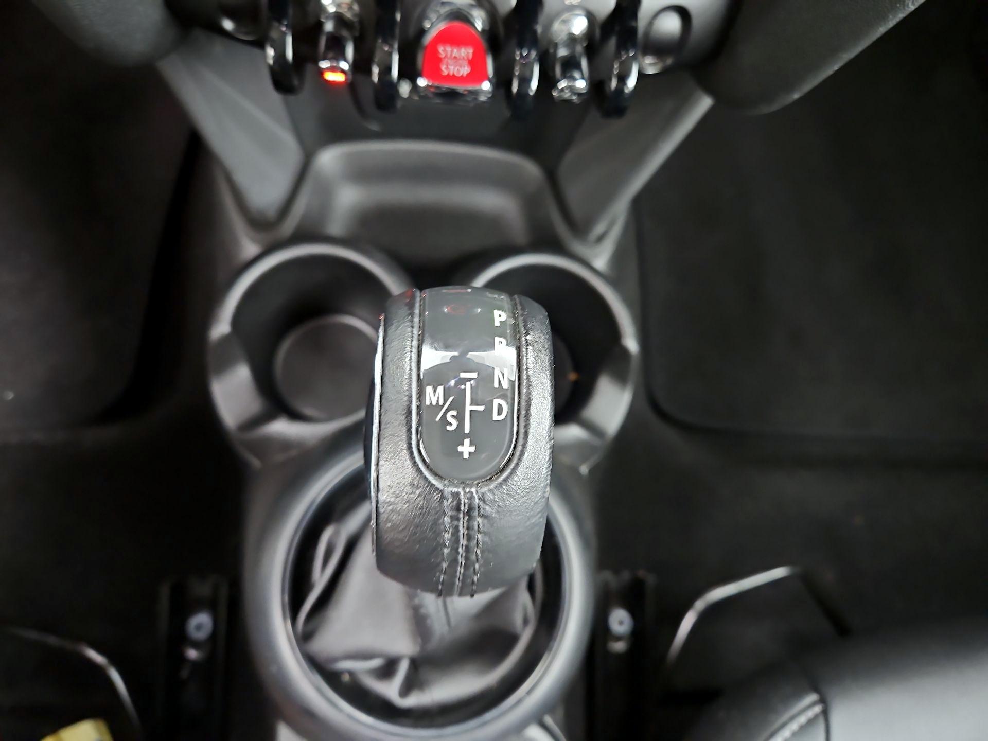 Thumbnail: 2017 MINI Cooper Hardtop - 16