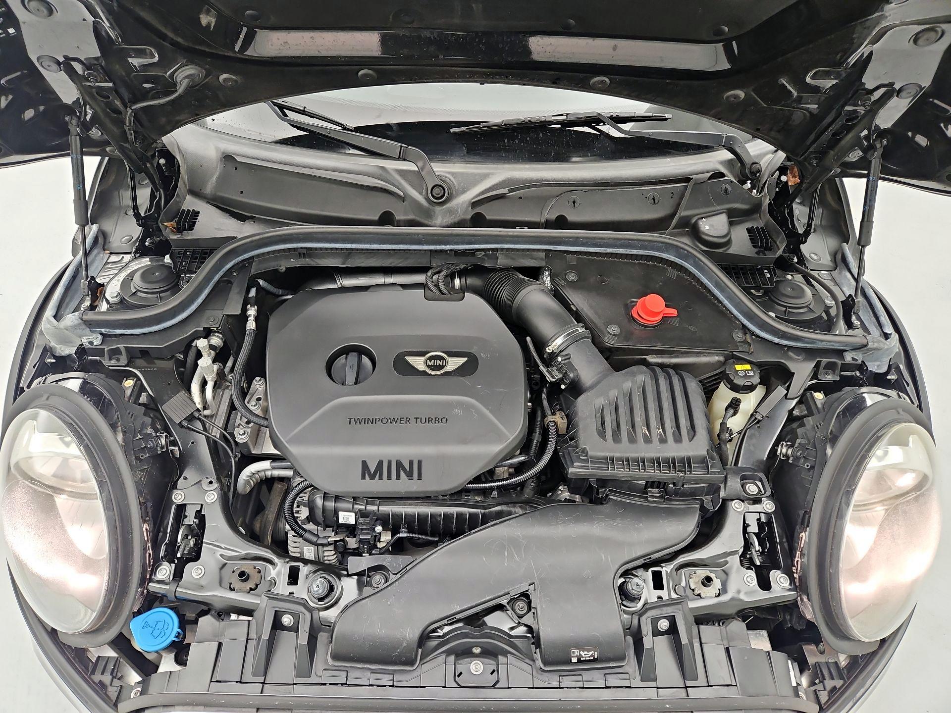 Thumbnail: 2017 MINI Cooper Hardtop - 19