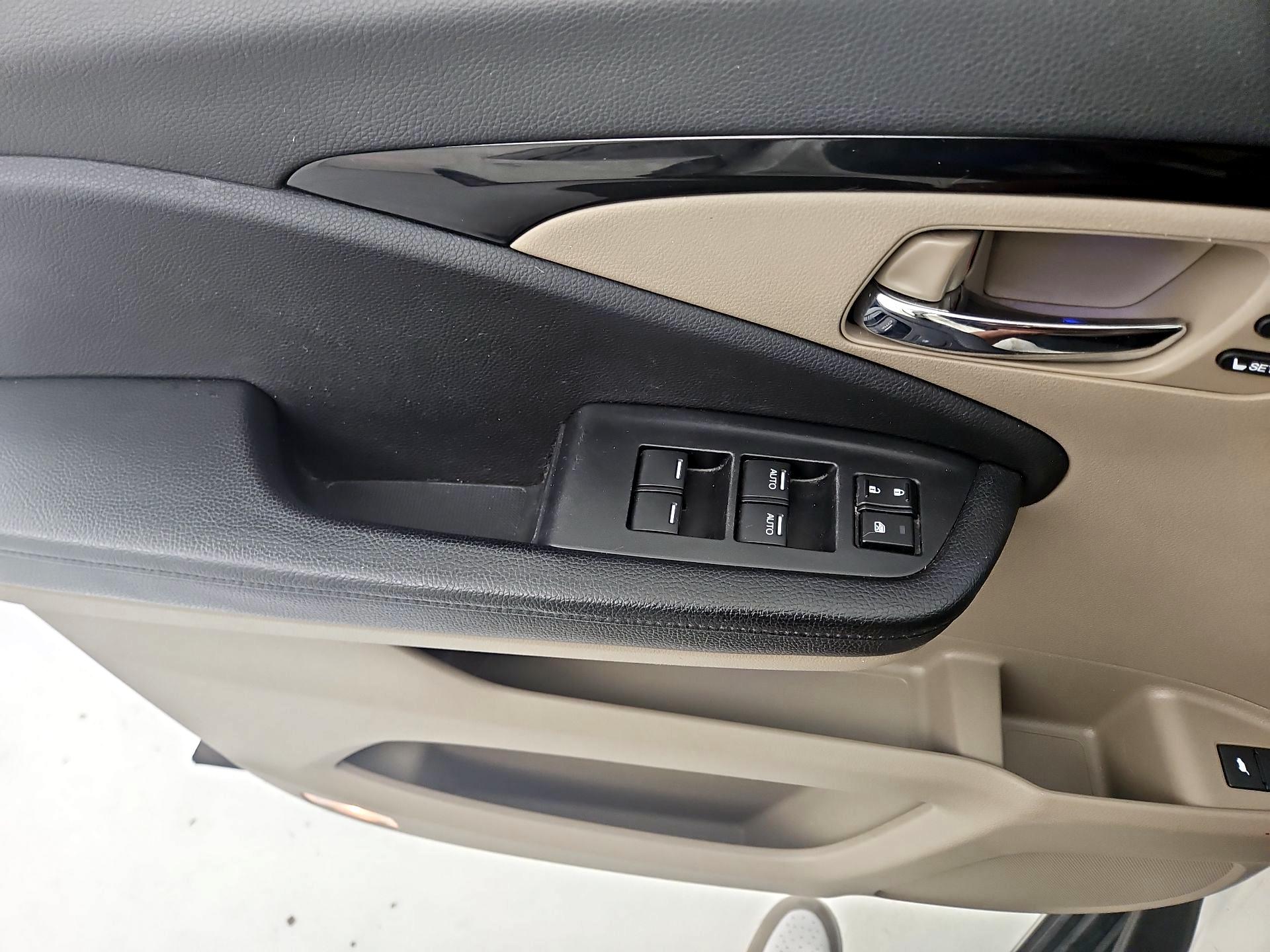 Thumbnail: 2016 Honda Pilot - 12