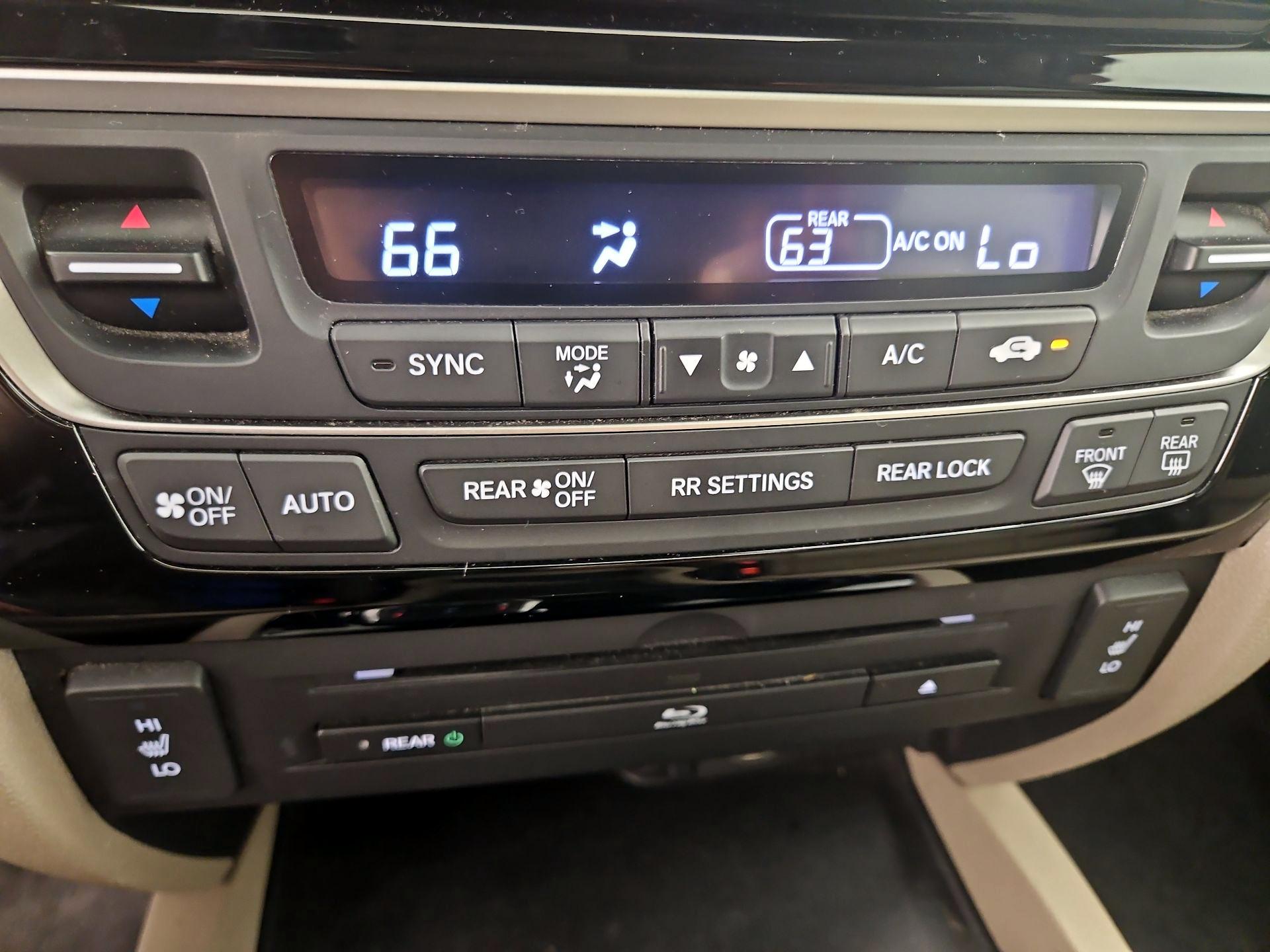 Thumbnail: 2016 Honda Pilot - 17