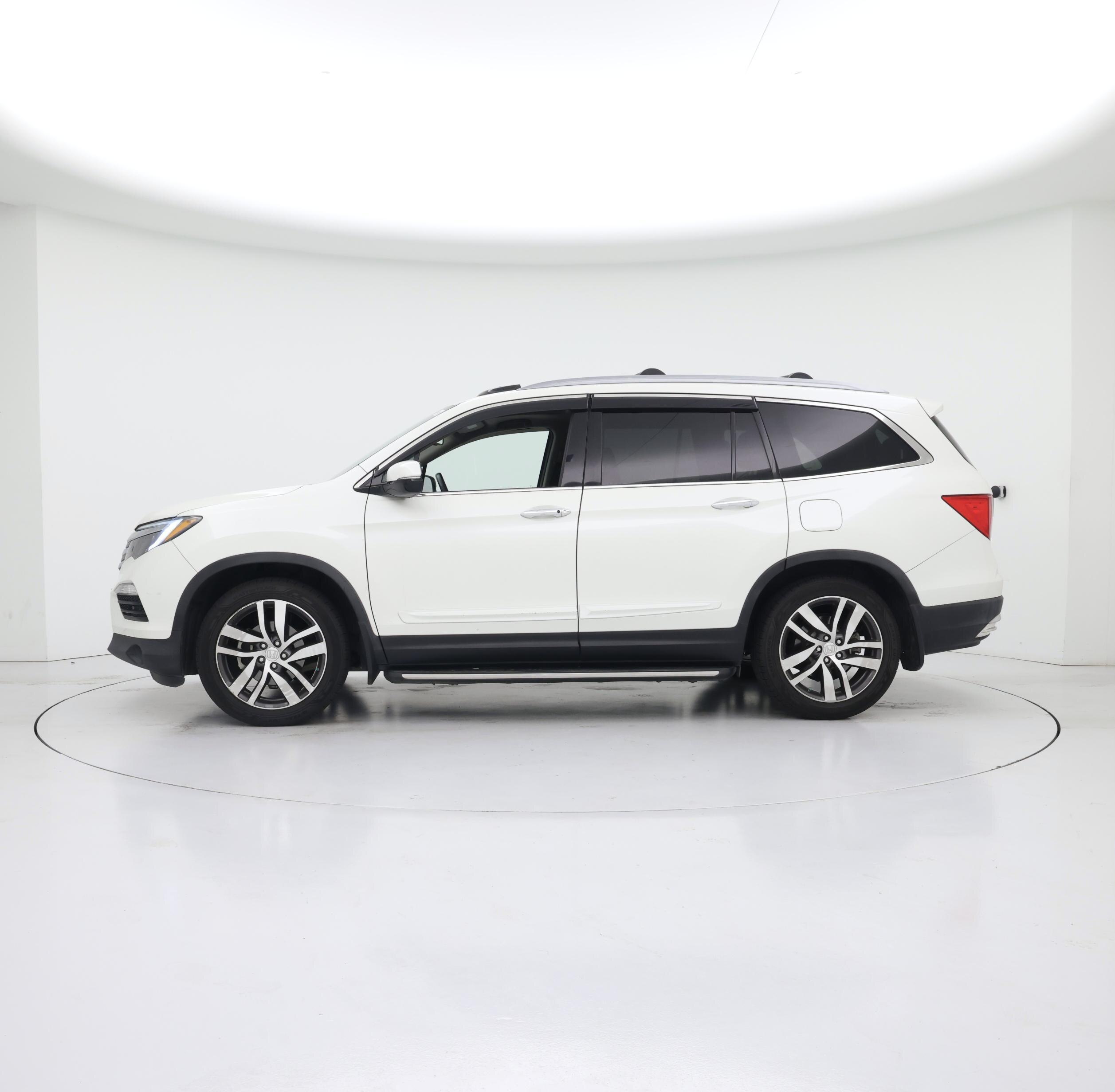 Thumbnail: 2016 Honda Pilot - 3