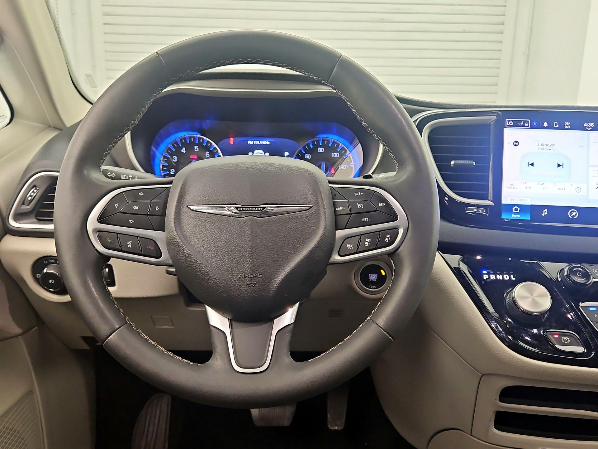 Thumbnail: 2023 Chrysler Pacifica - 10