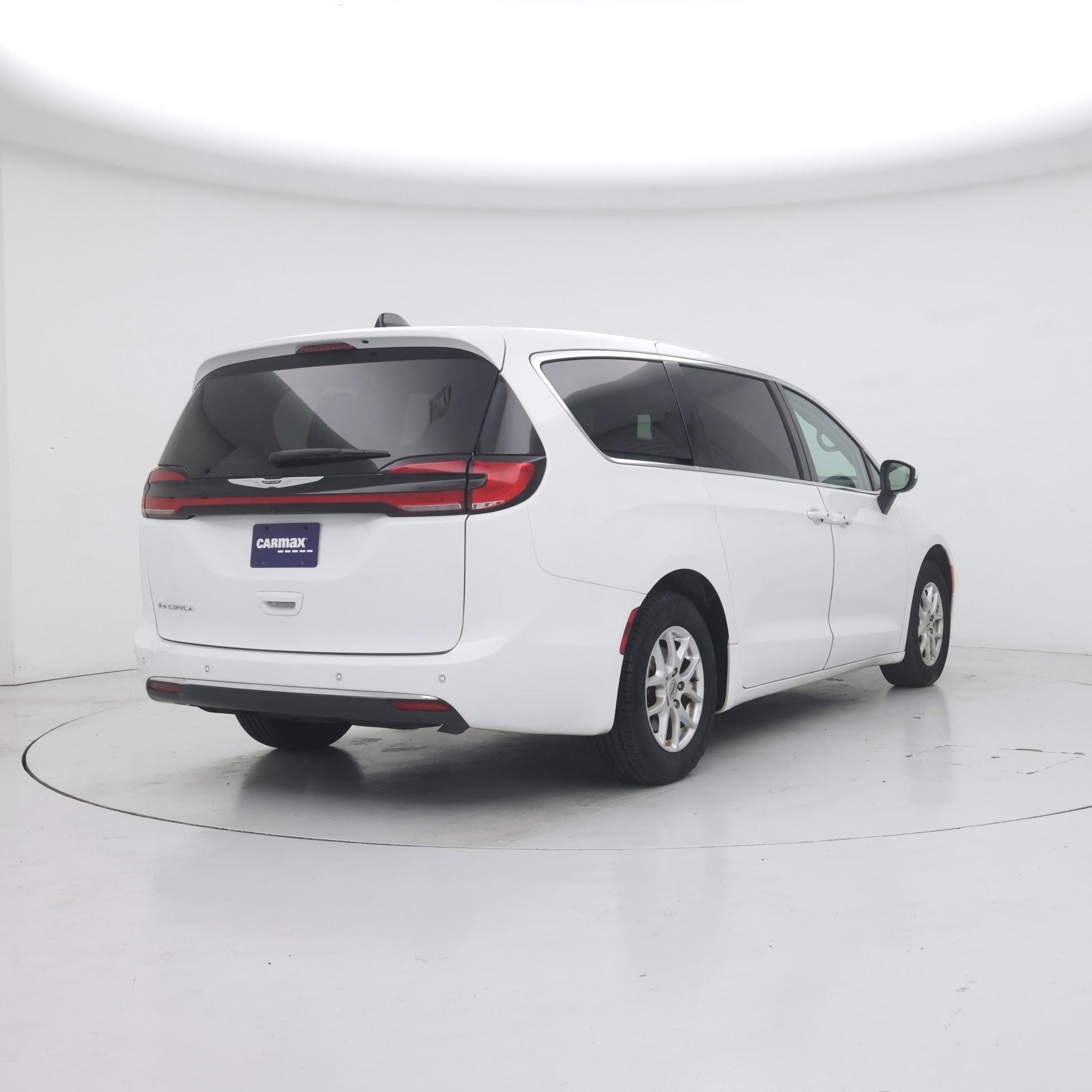 Thumbnail: 2023 Chrysler Pacifica - 8