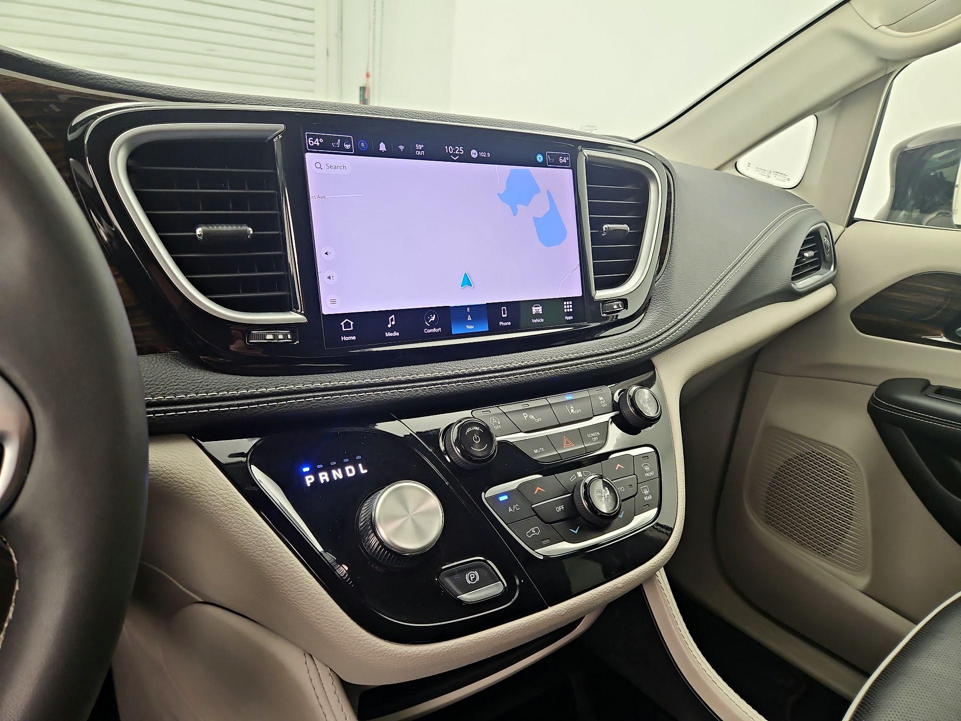 Thumbnail: 2024 Chrysler Pacifica - 14