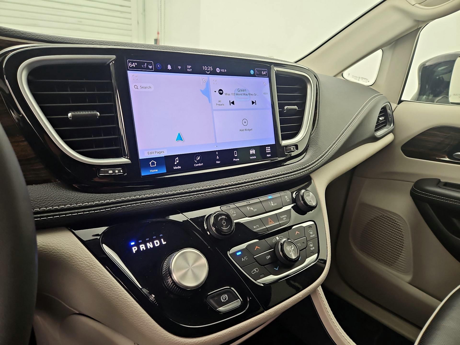Thumbnail: 2024 Chrysler Pacifica - 16