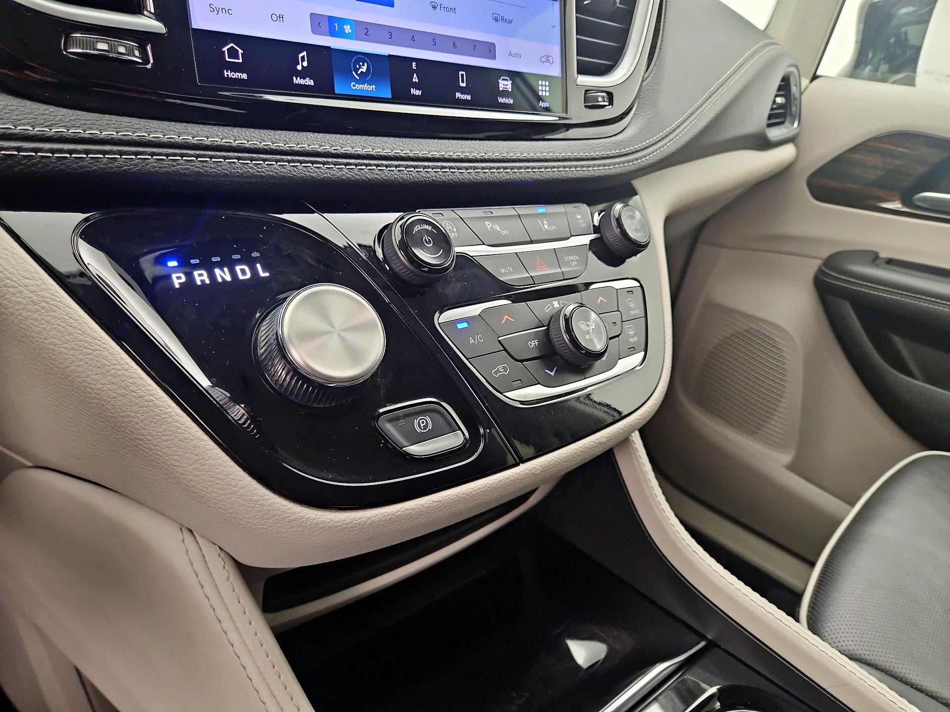 Thumbnail: 2024 Chrysler Pacifica - 17