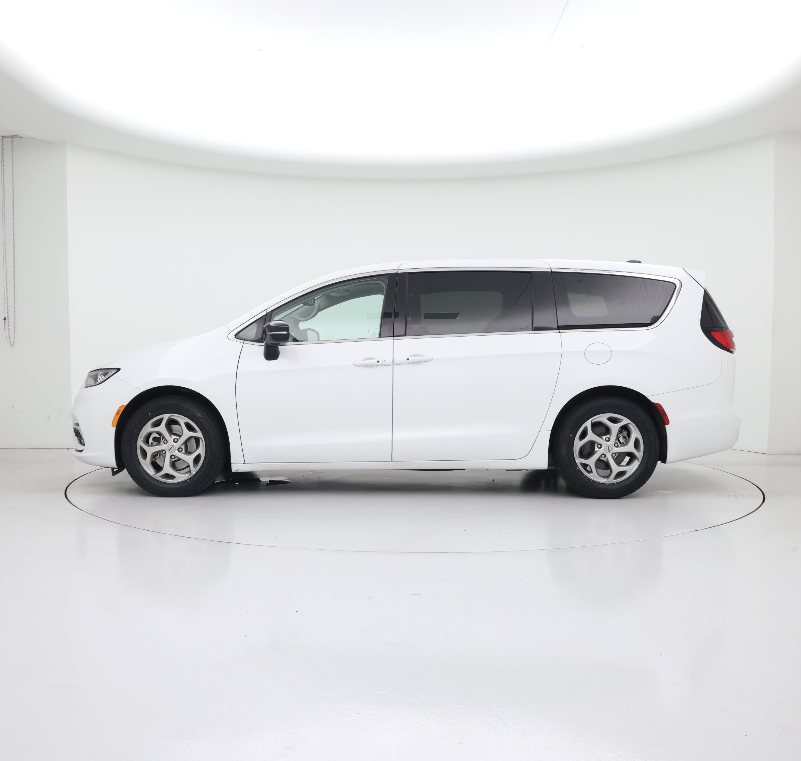 Thumbnail: 2024 Chrysler Pacifica - 3
