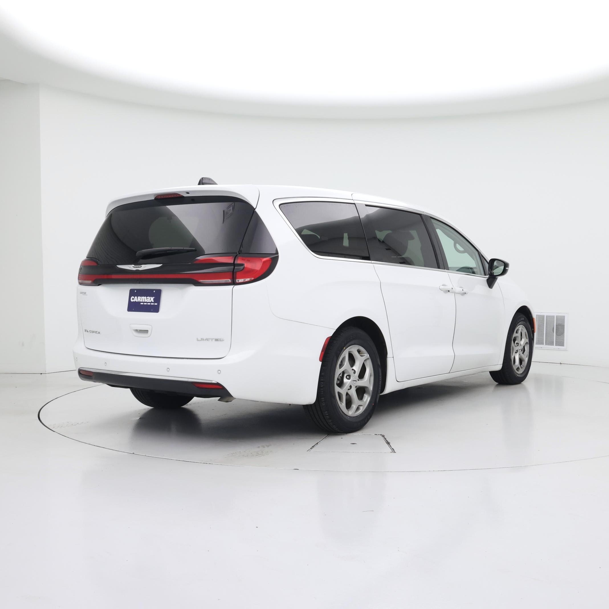 Thumbnail: 2024 Chrysler Pacifica - 8