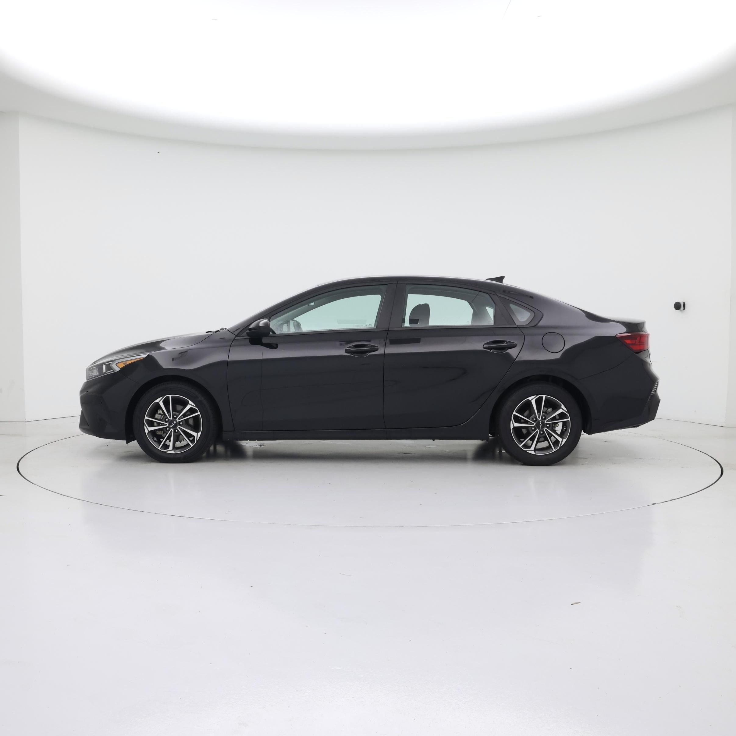Thumbnail: 2024 Kia Forte - 3