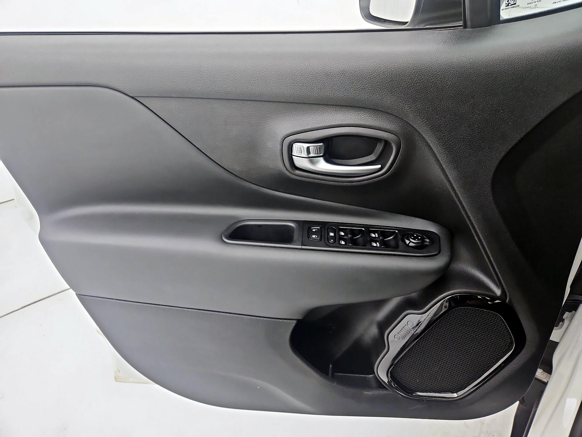 Thumbnail: 2022 Jeep Renegade - 12