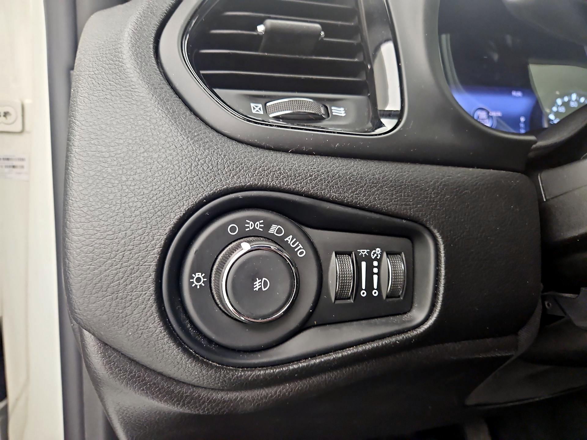 Thumbnail: 2022 Jeep Renegade - 13