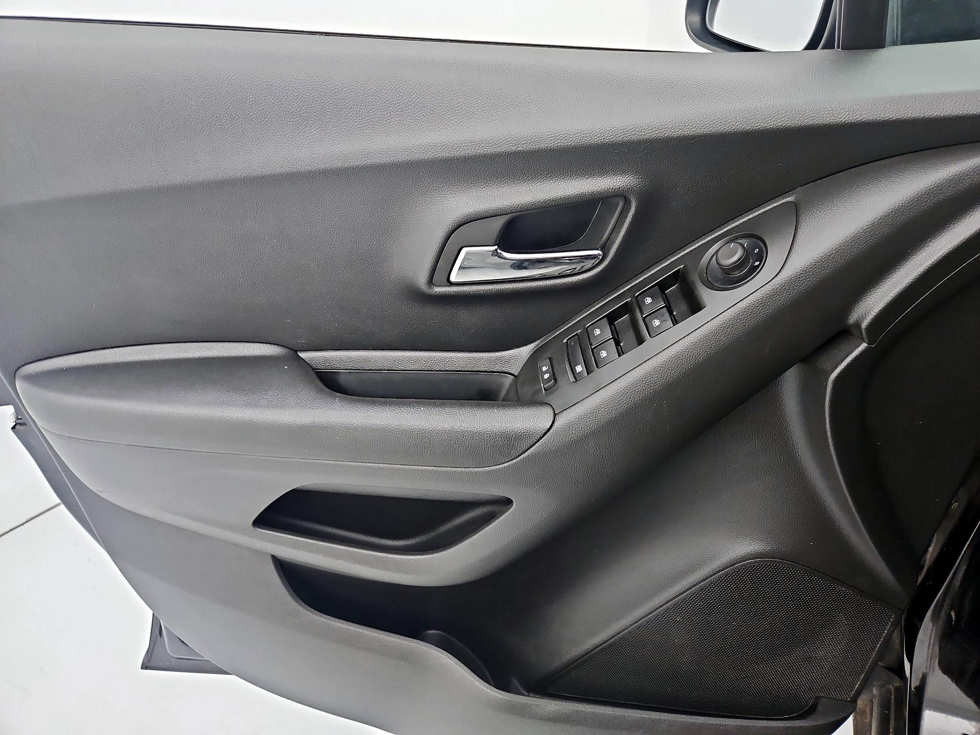 Thumbnail: 2022 Chevrolet Trax - 12
