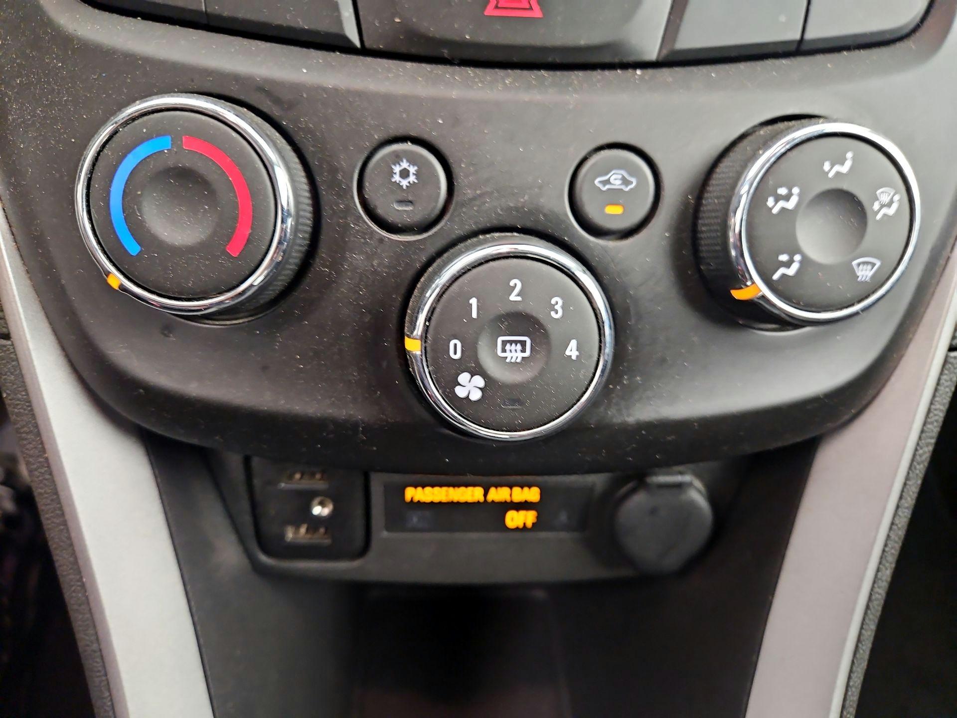Thumbnail: 2022 Chevrolet Trax - 16