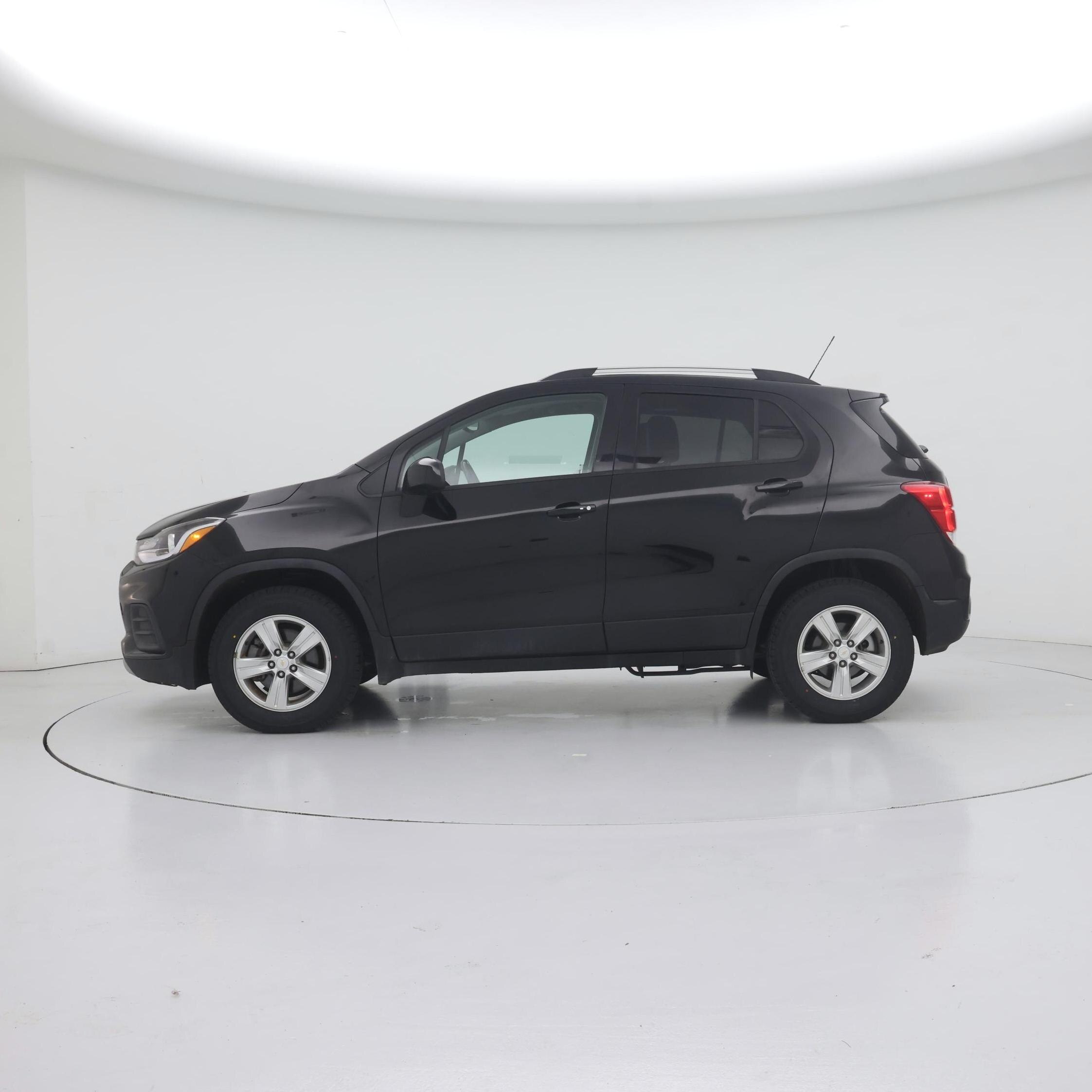 Thumbnail: 2022 Chevrolet Trax - 3