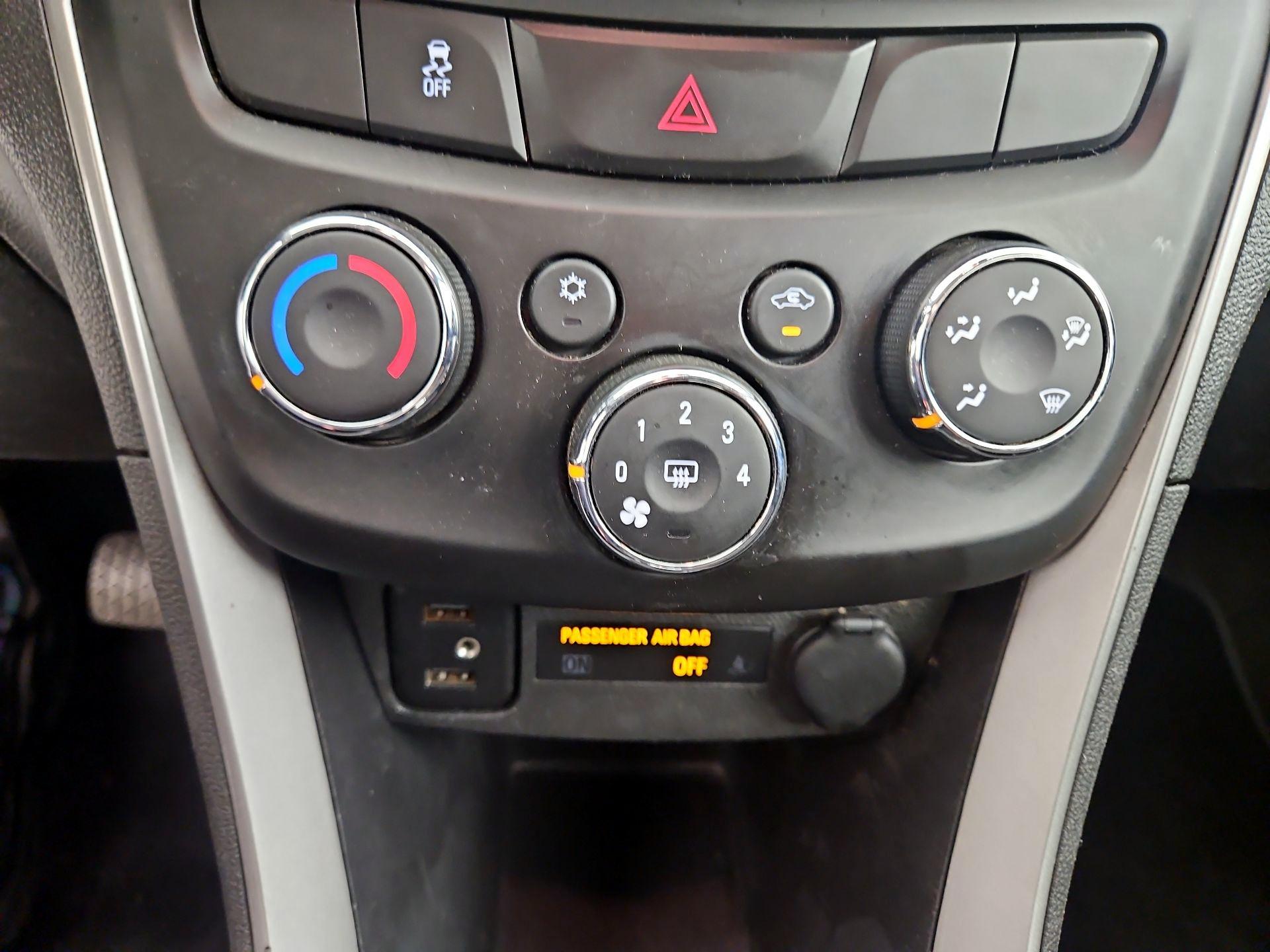 Thumbnail: 2021 Chevrolet Trax - 16