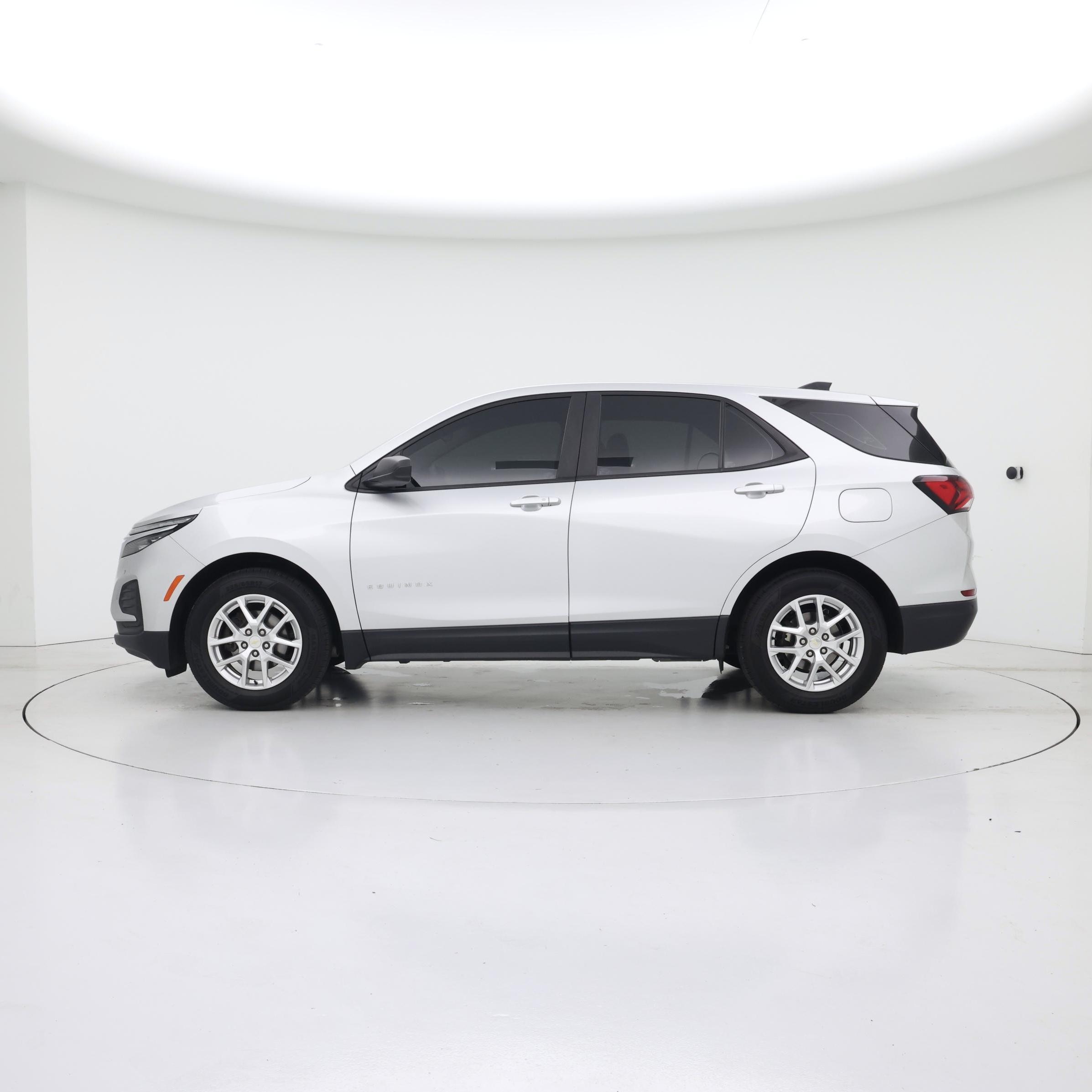 Thumbnail: 2022 Chevrolet Equinox - 3