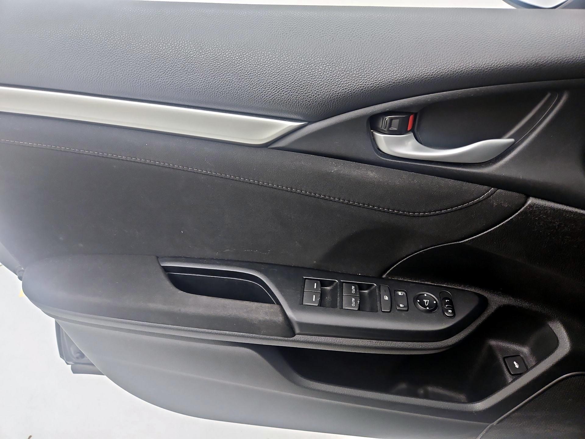 Thumbnail: 2016 Honda Civic - 12