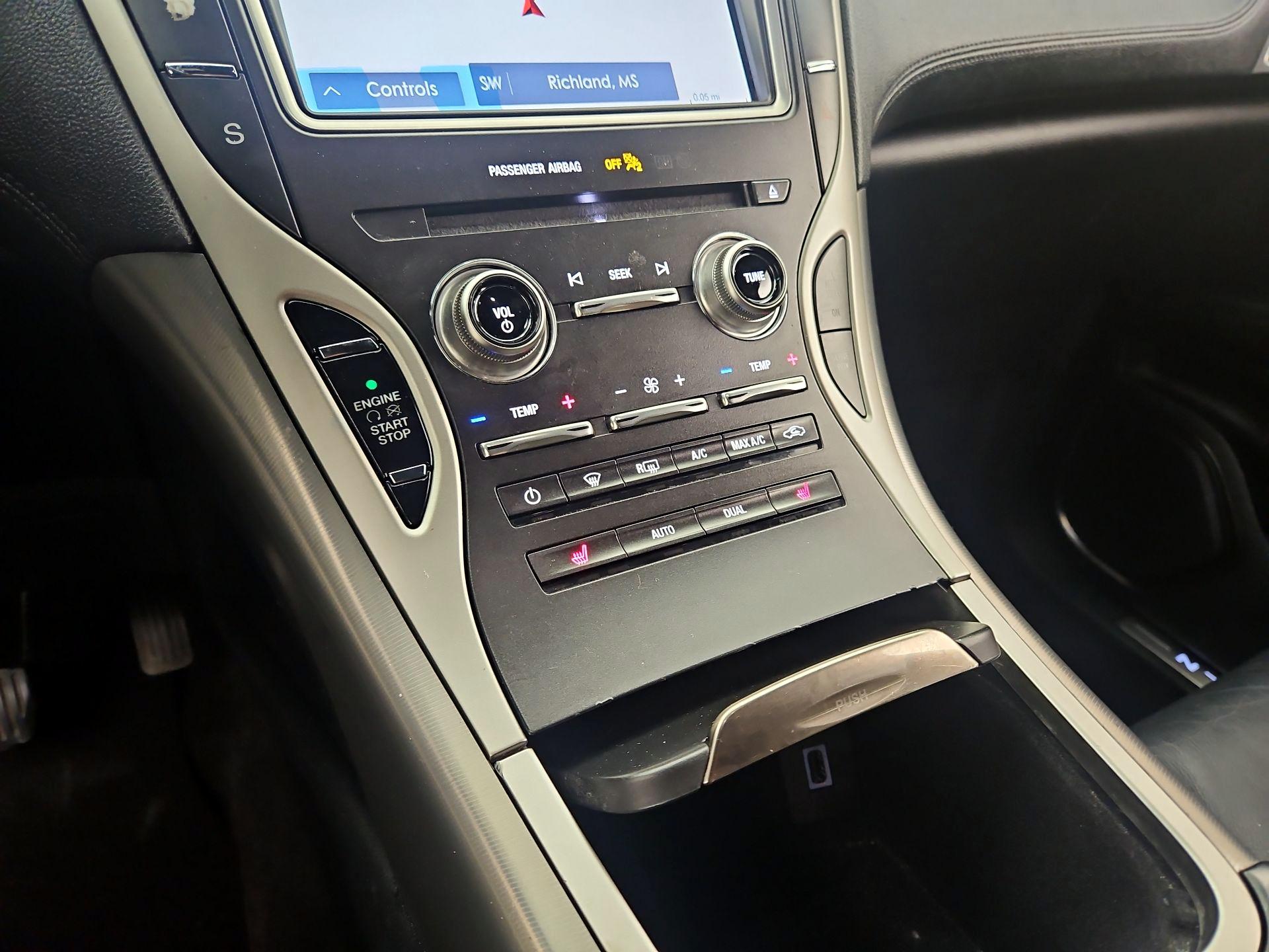 Thumbnail: 2019 Lincoln Nautilus - 17