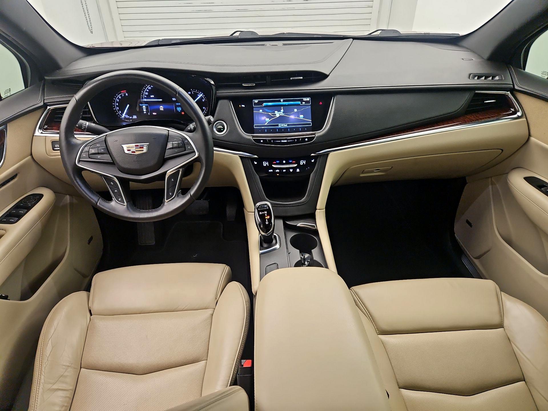 Thumbnail: 2017 Cadillac XT5 - 9