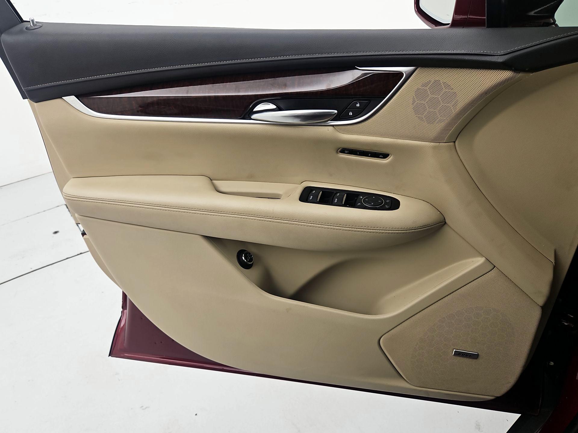 Thumbnail: 2017 Cadillac XT5 - 12
