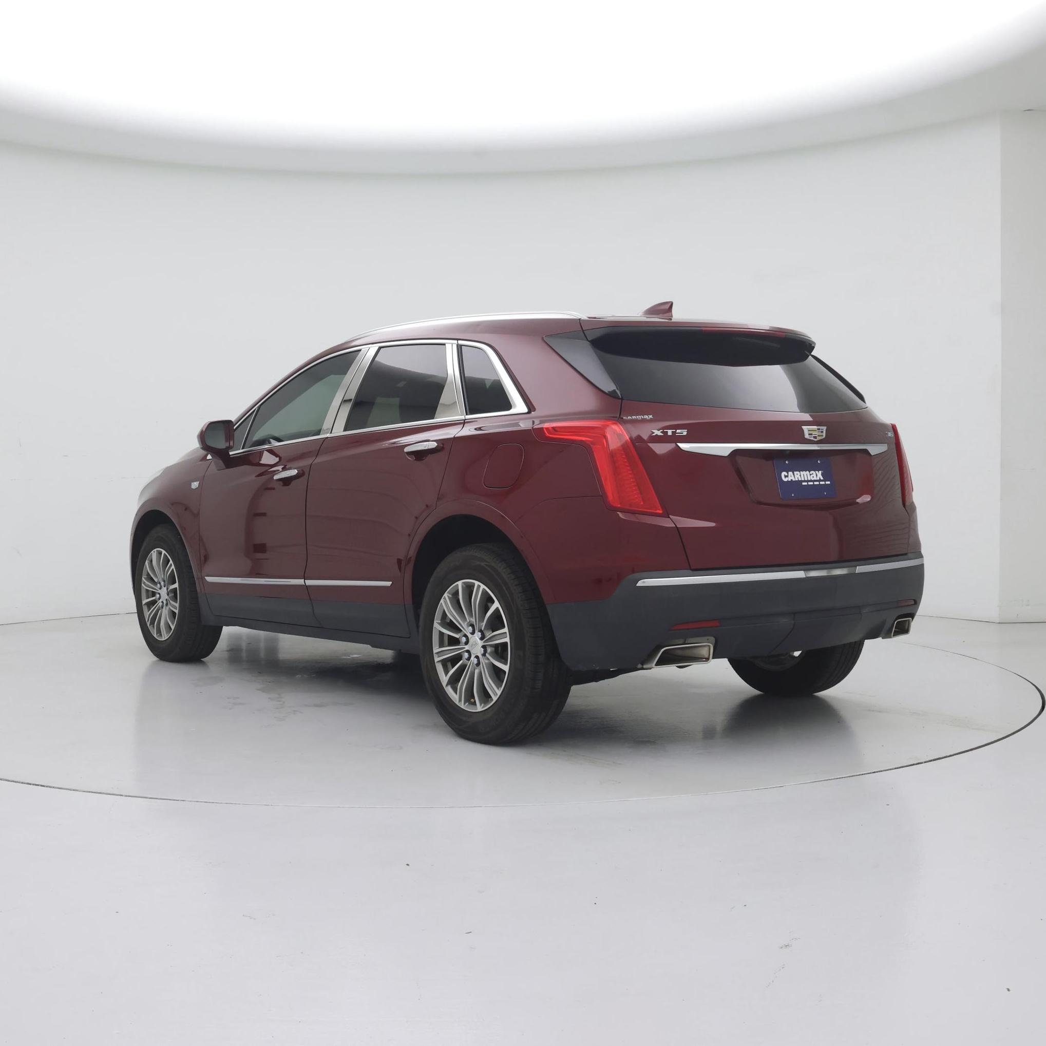 Thumbnail: 2017 Cadillac XT5 - 2