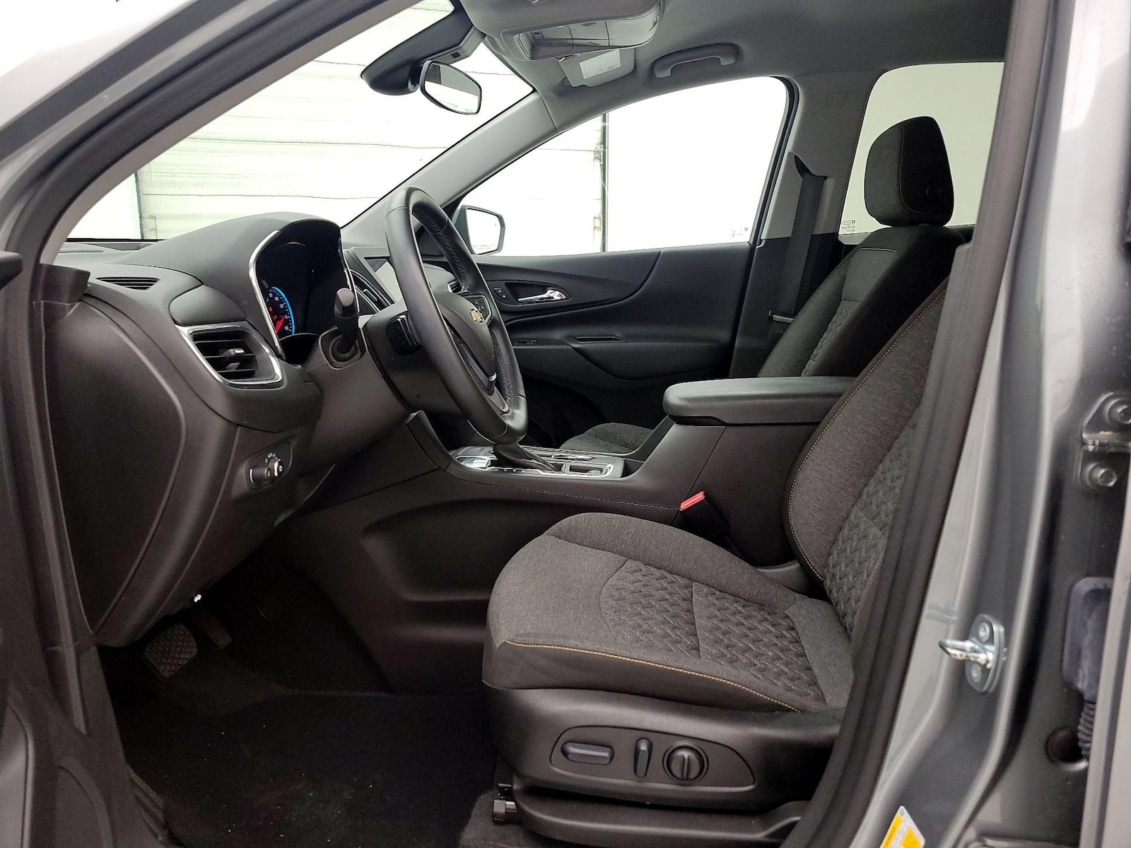 2023 Chevrolet Equinox LT - Photo 12