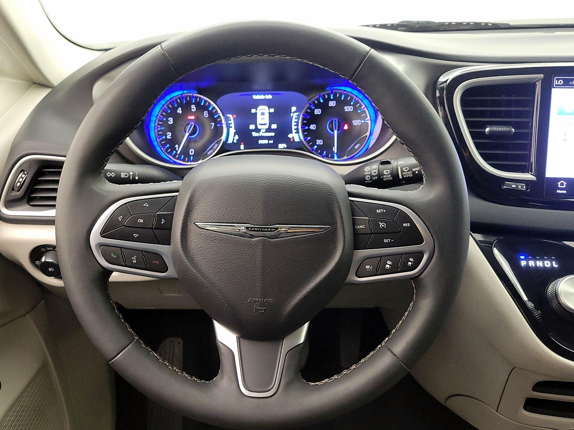Thumbnail: 2023 Chrysler Pacifica - 10