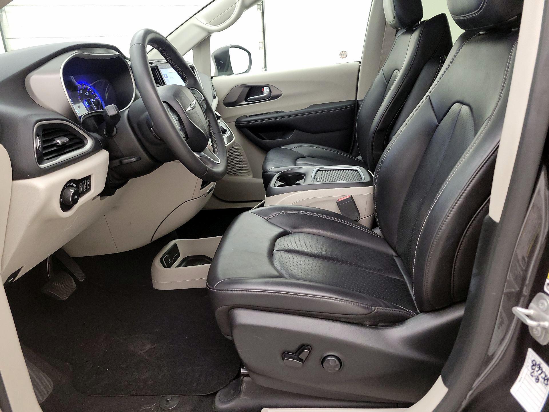 Thumbnail: 2023 Chrysler Pacifica - 11