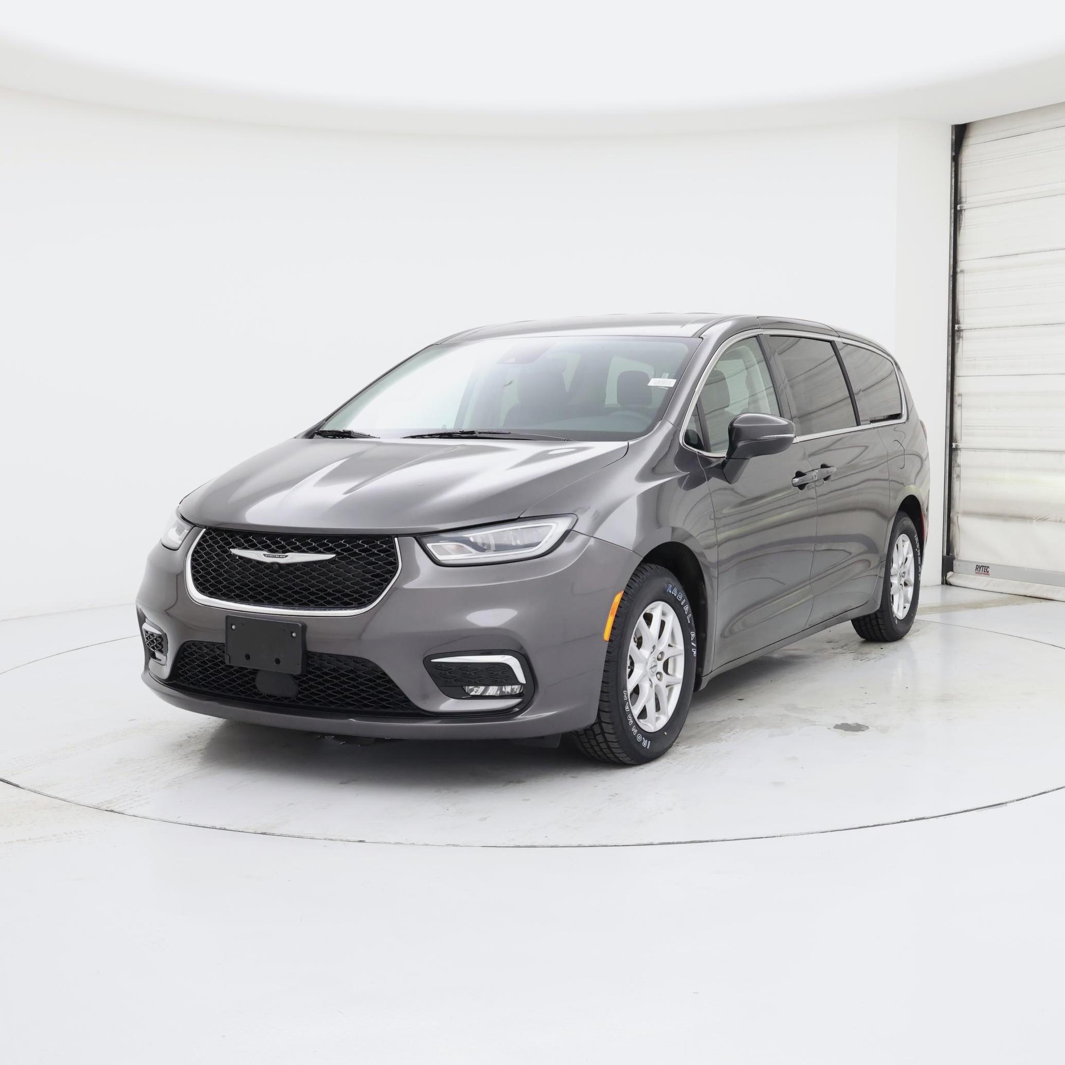 Thumbnail: 2023 Chrysler Pacifica - 4