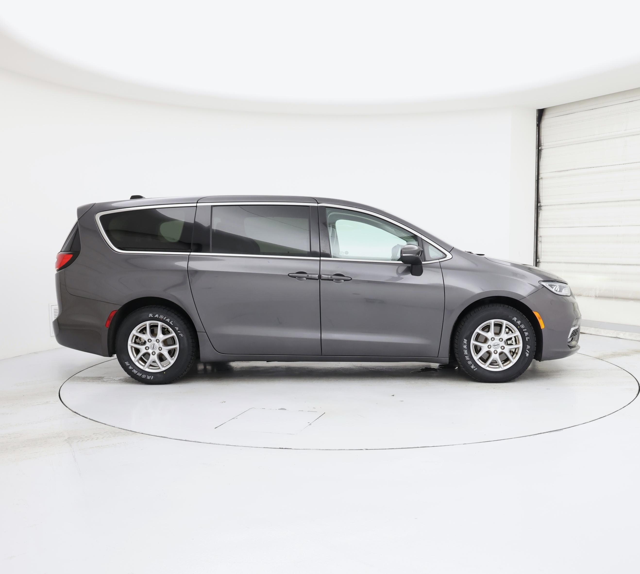 Thumbnail: 2023 Chrysler Pacifica - 7