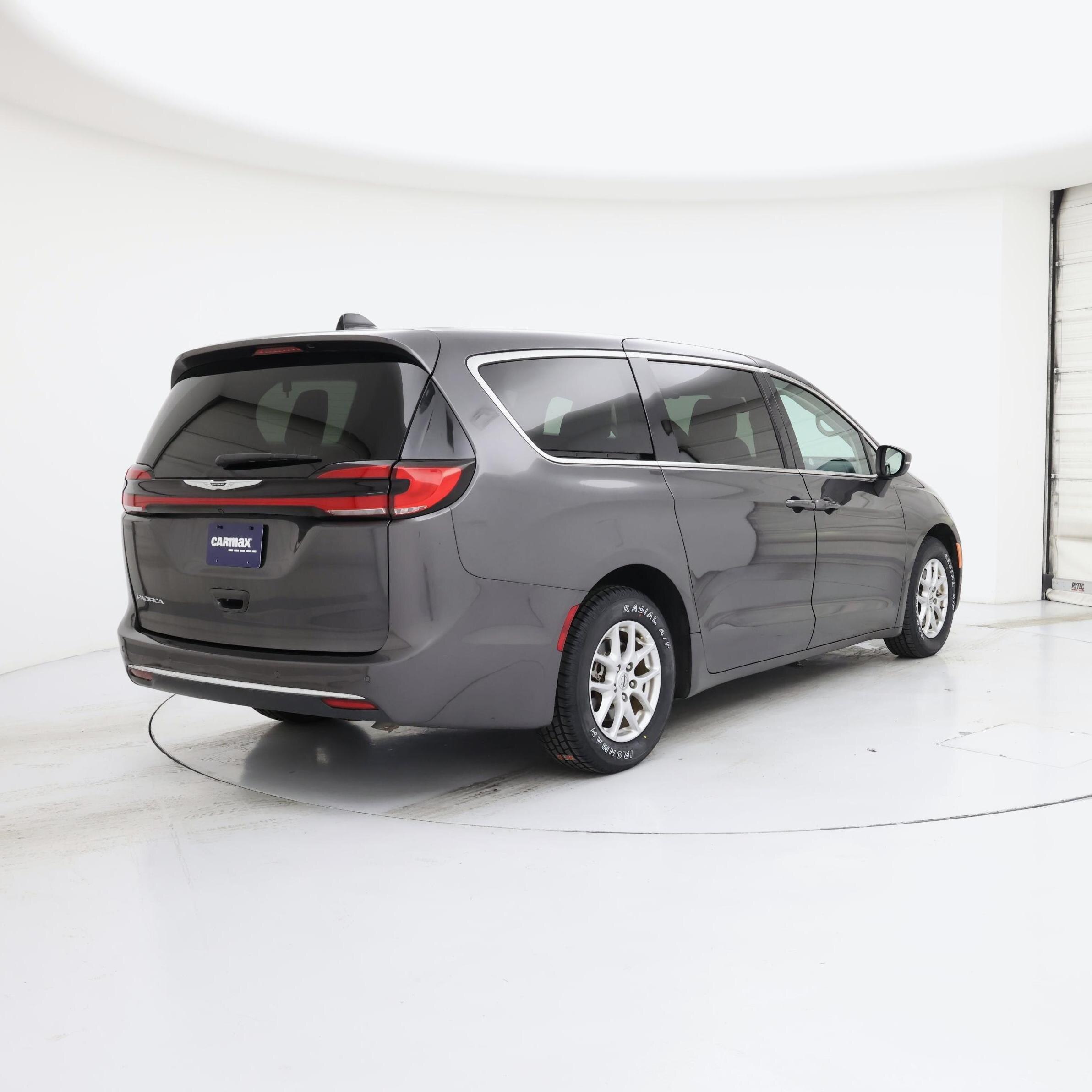 Thumbnail: 2023 Chrysler Pacifica - 8