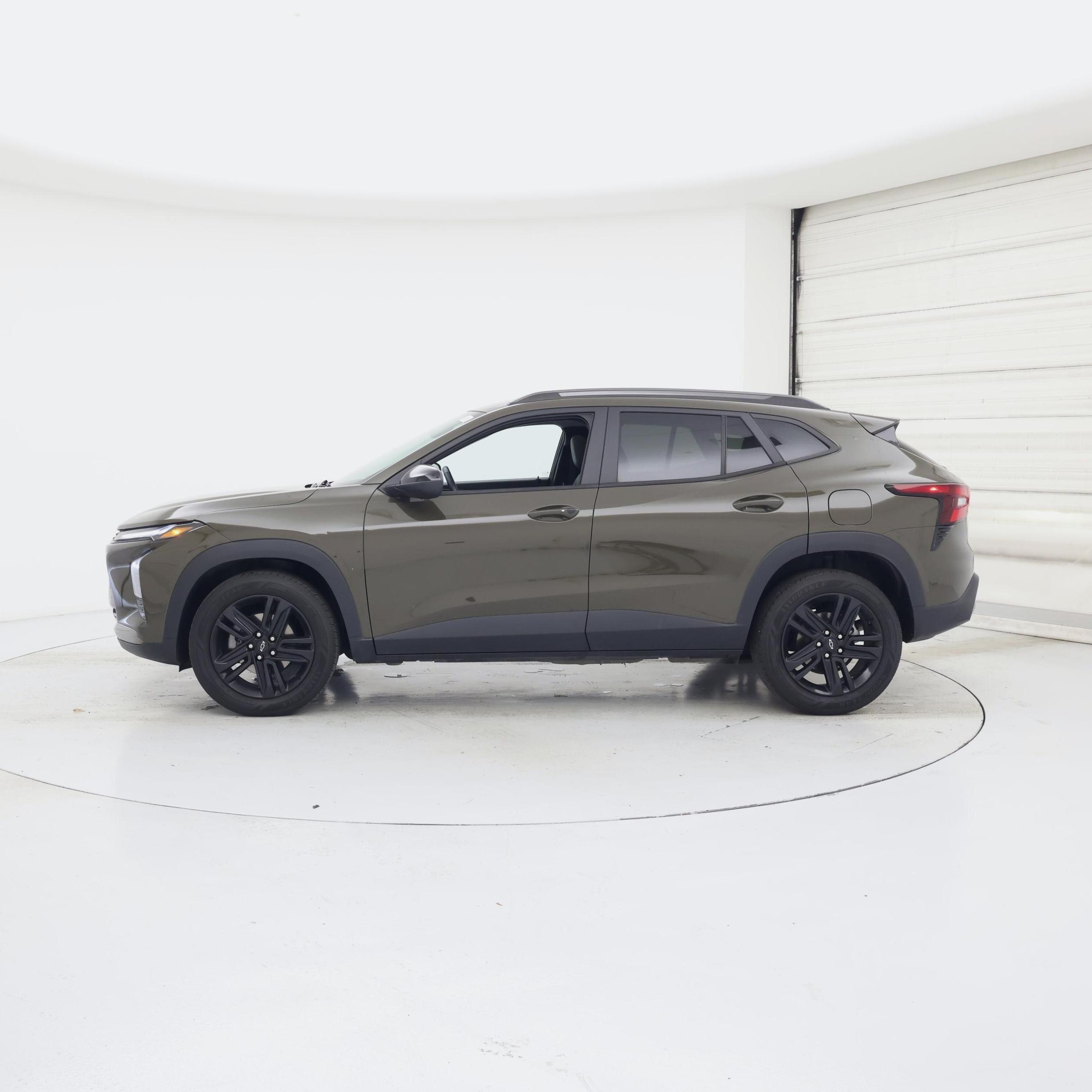 Thumbnail: 2024 Chevrolet Trax - 3