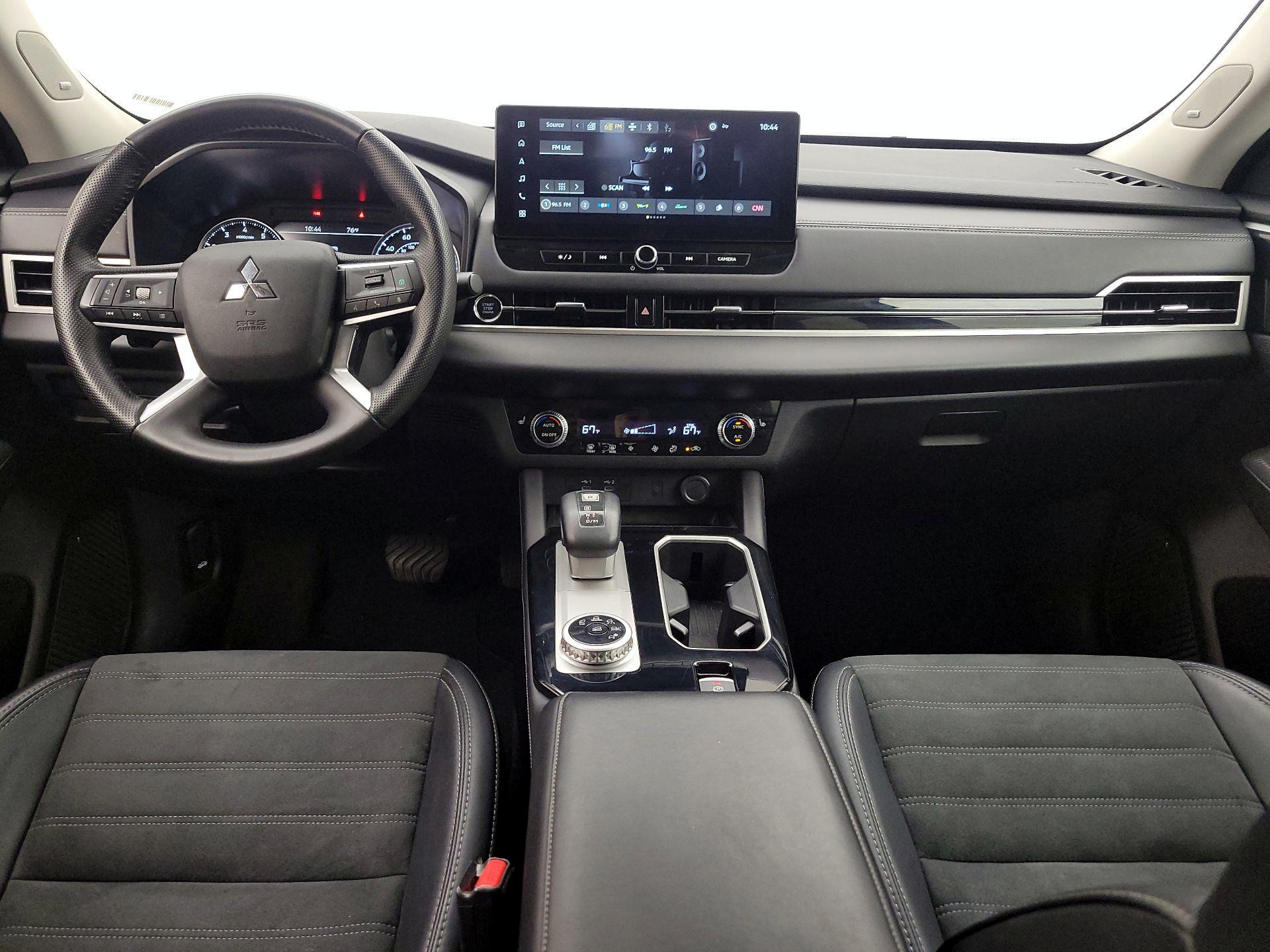 Thumbnail: 2025 Mitsubishi Outlander - 9