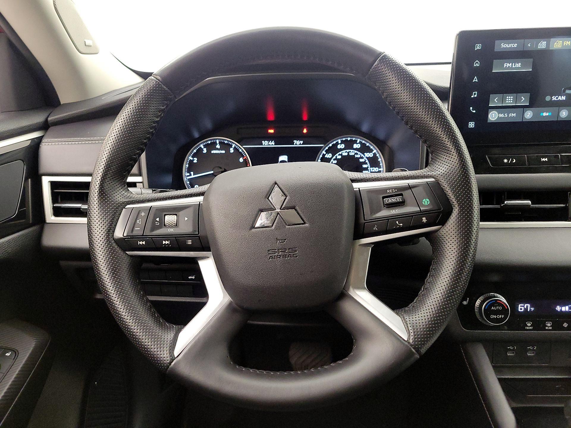 Thumbnail: 2025 Mitsubishi Outlander - 10