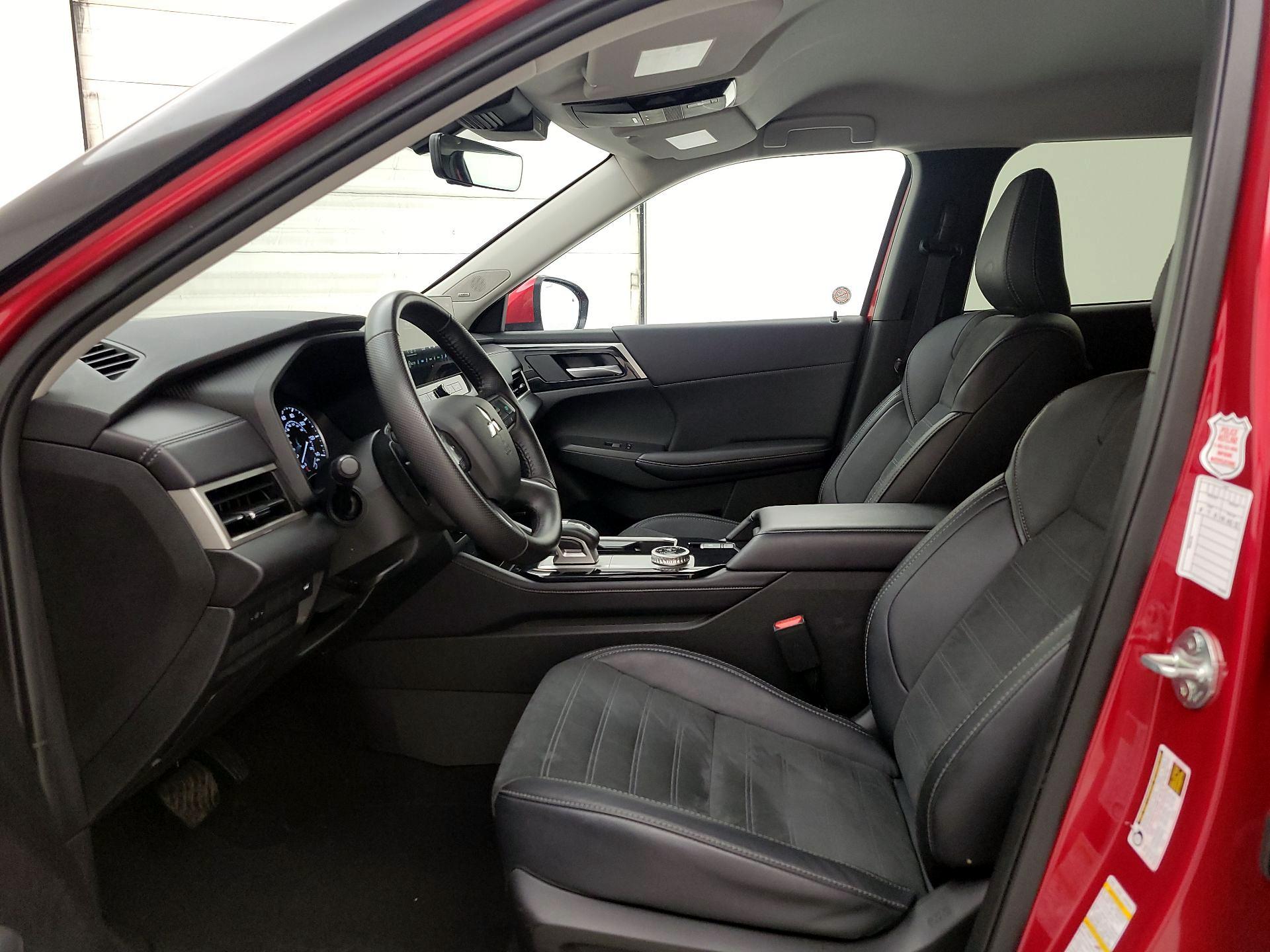 Thumbnail: 2025 Mitsubishi Outlander - 11