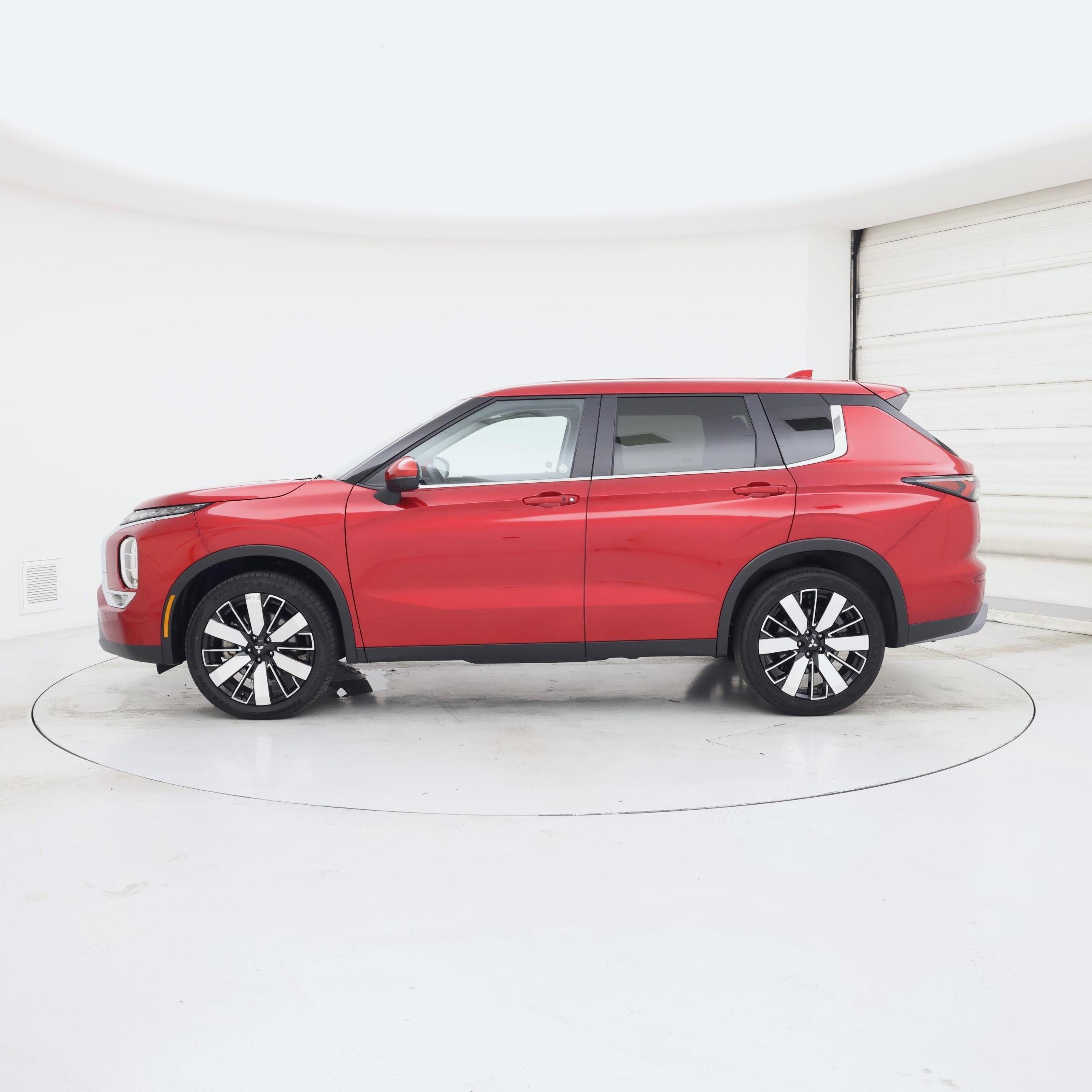 Thumbnail: 2025 Mitsubishi Outlander - 3