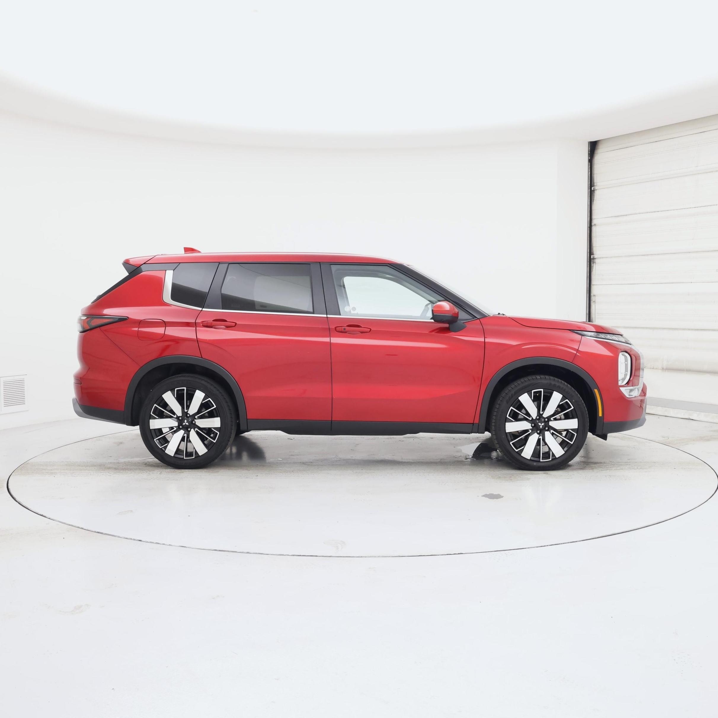 Thumbnail: 2025 Mitsubishi Outlander - 7