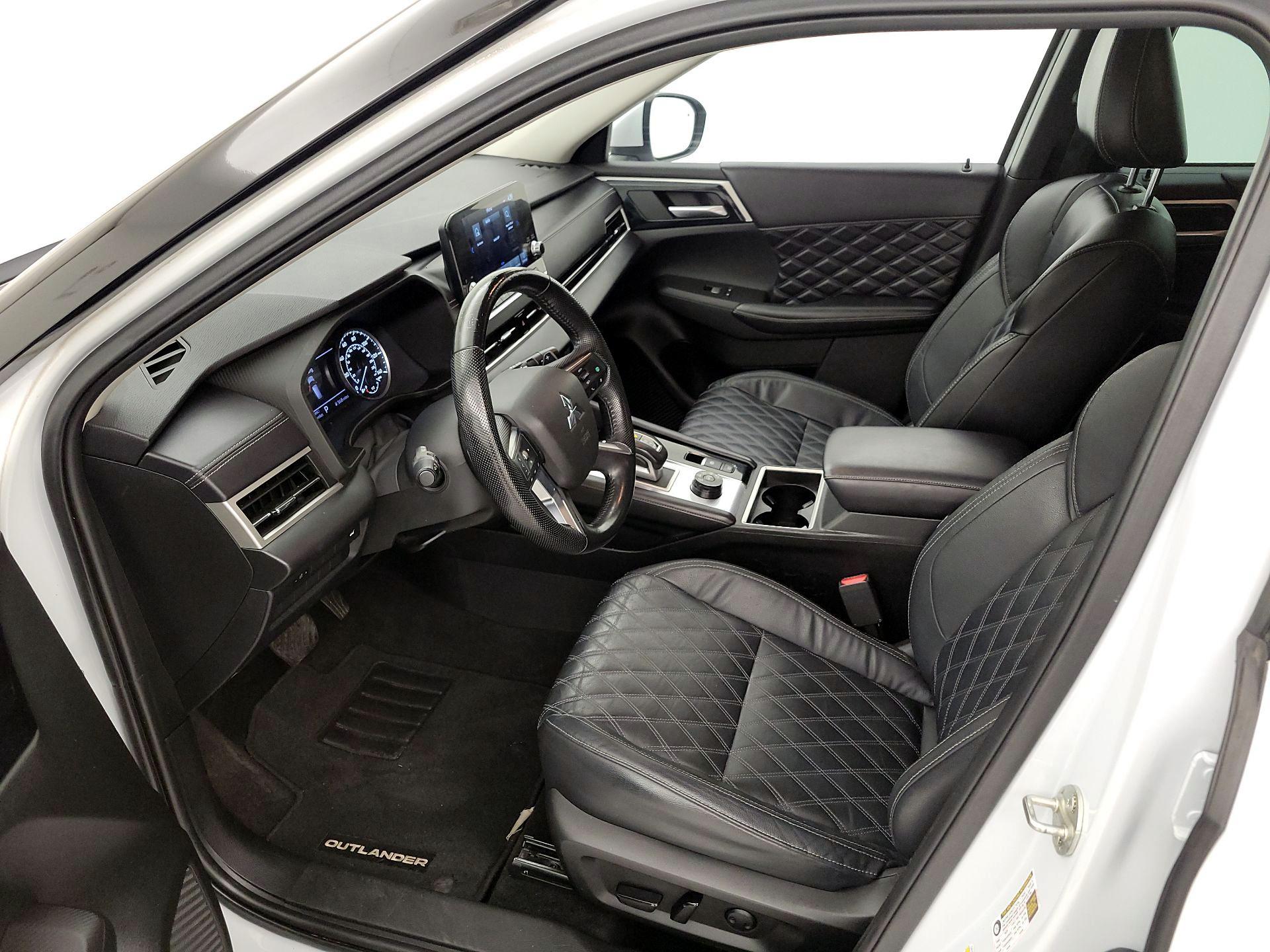Thumbnail: 2022 Mitsubishi Outlander - 11