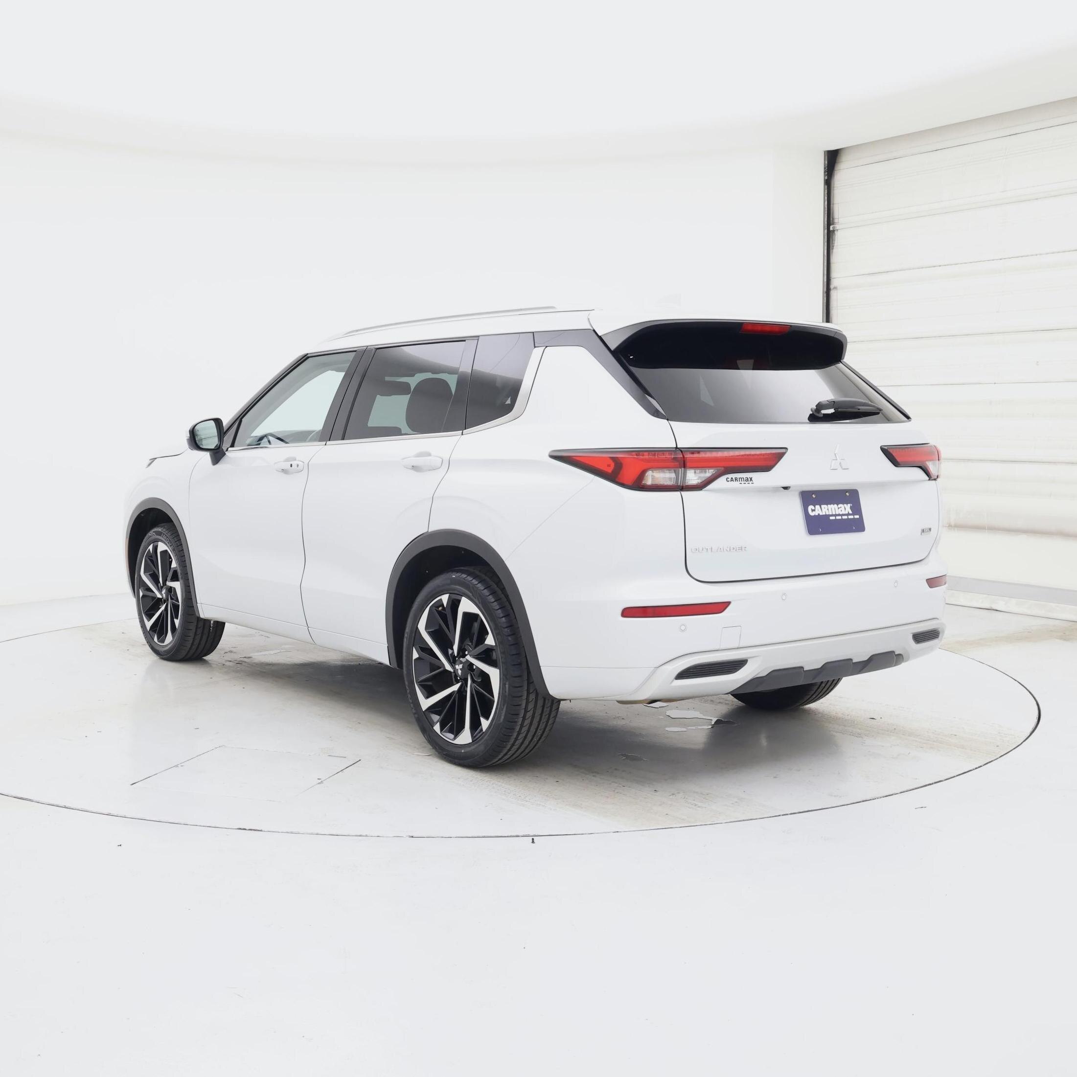 Thumbnail: 2022 Mitsubishi Outlander - 2